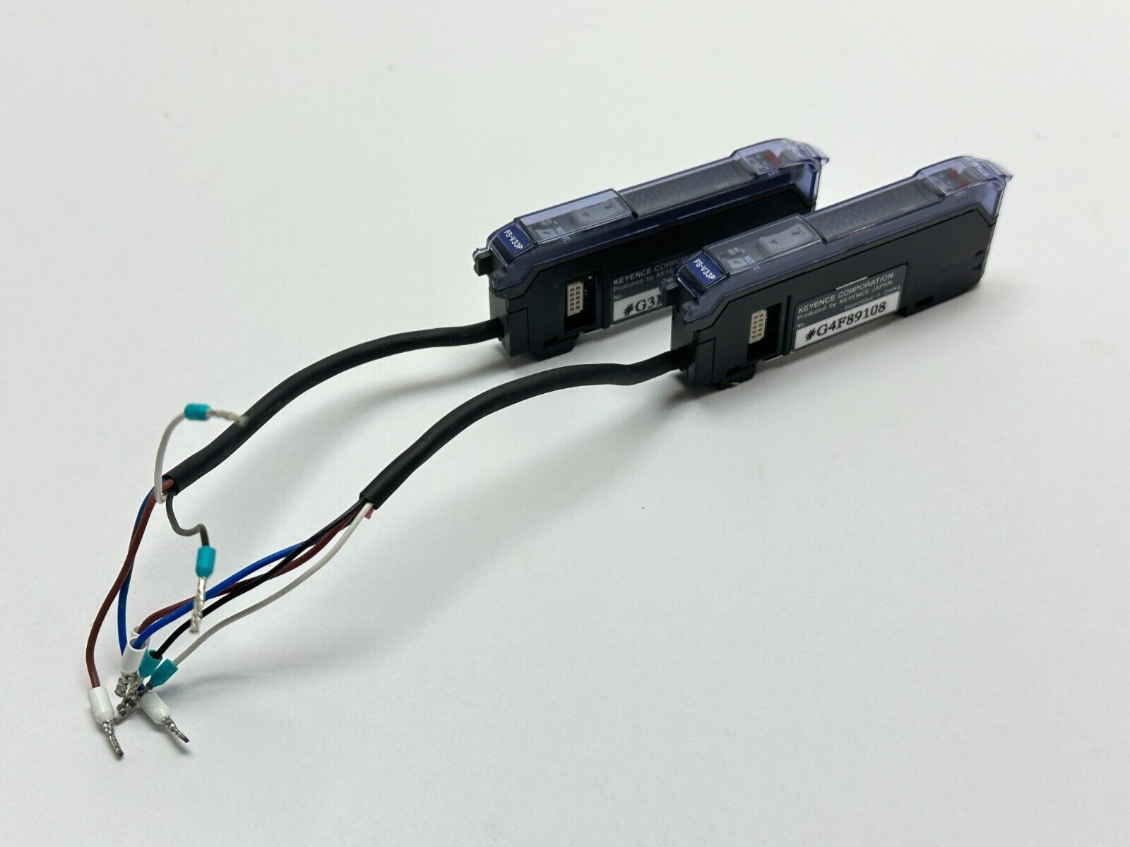 Keyence FS-V33P Fiber Sensor Amplifier Main Unit PNP LOT OF 2 - Maverick Industrial Sales