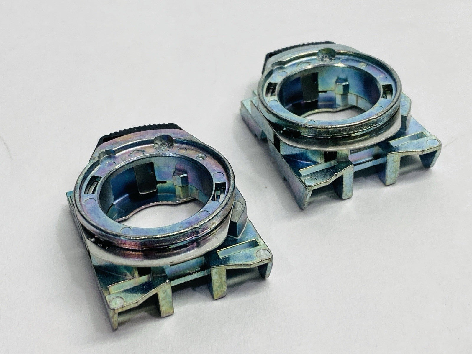 Allen Bradley 800F-ALM Ser A Pushbutton Metal Mounting Latch LOT OF 2 - Maverick Industrial Sales