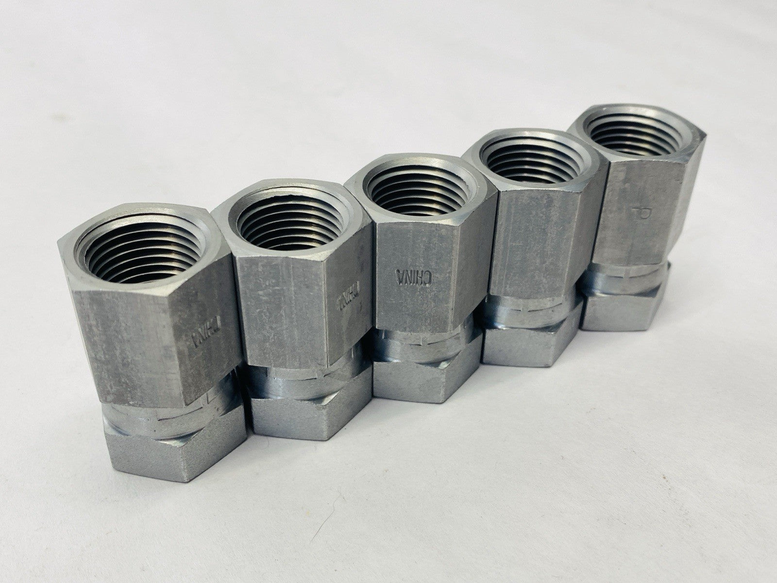 Parker 0207-8-8 Pipe Adapter 1/2-14" x 1/2-14" NPT/NPTF to NPSM Swivel LOT OF 5 - Maverick Industrial Sales