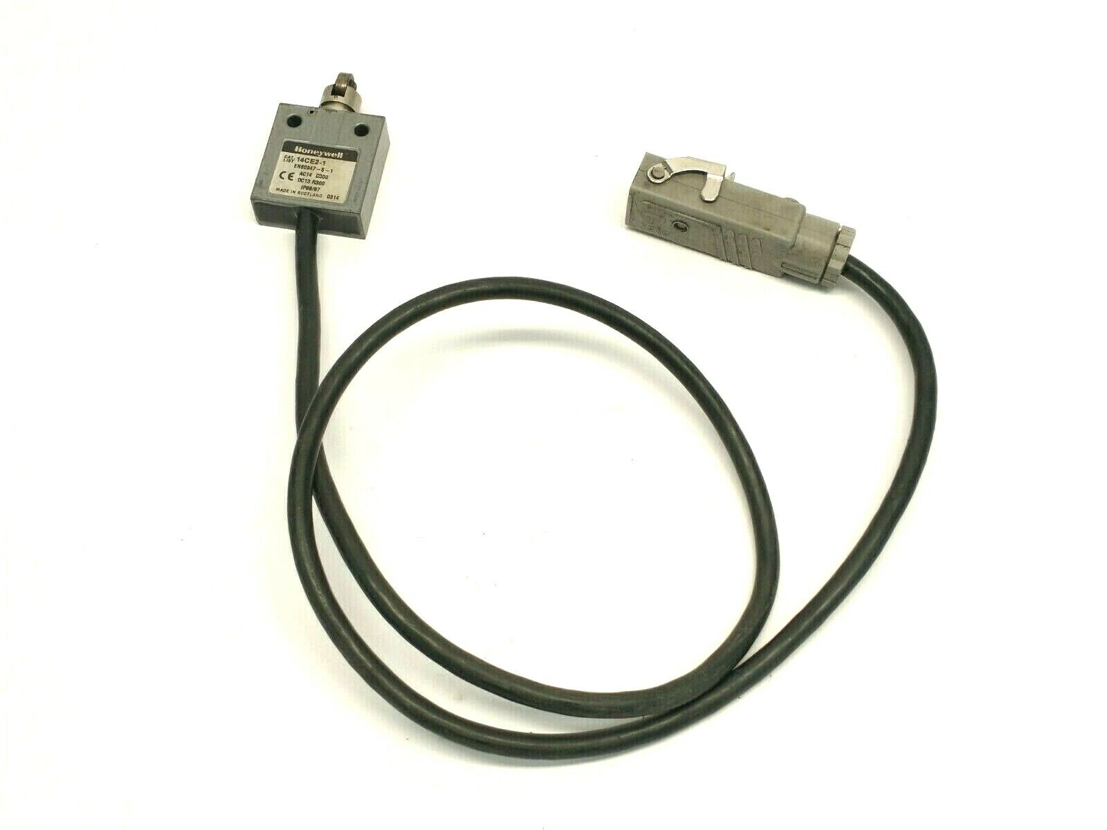 Honeywell 14CE2-1 Miniature Enclosed Limit Switch Top Roller Plunge 1NC/1NO SPDT - Maverick Industrial Sales