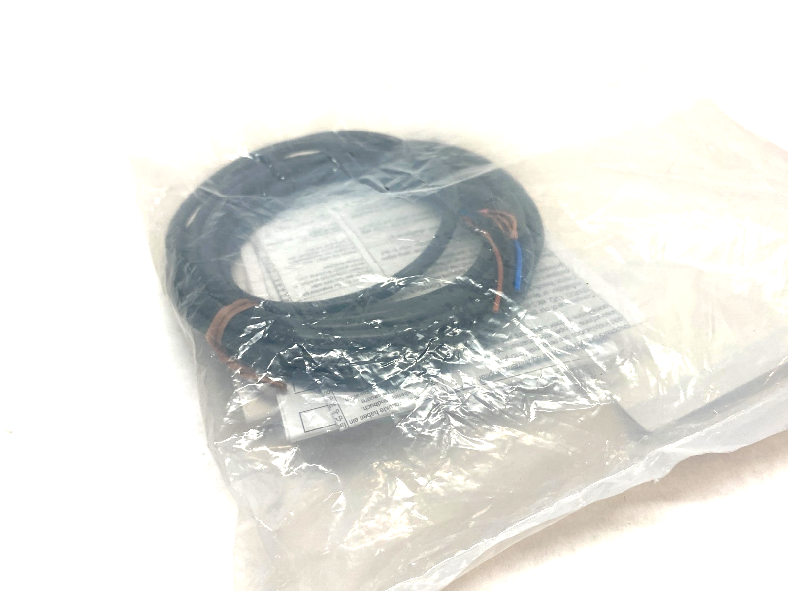 Omron E3ZM-V61 2M Color Mark Detection Compact Photoelectric Sensor - Maverick Industrial Sales