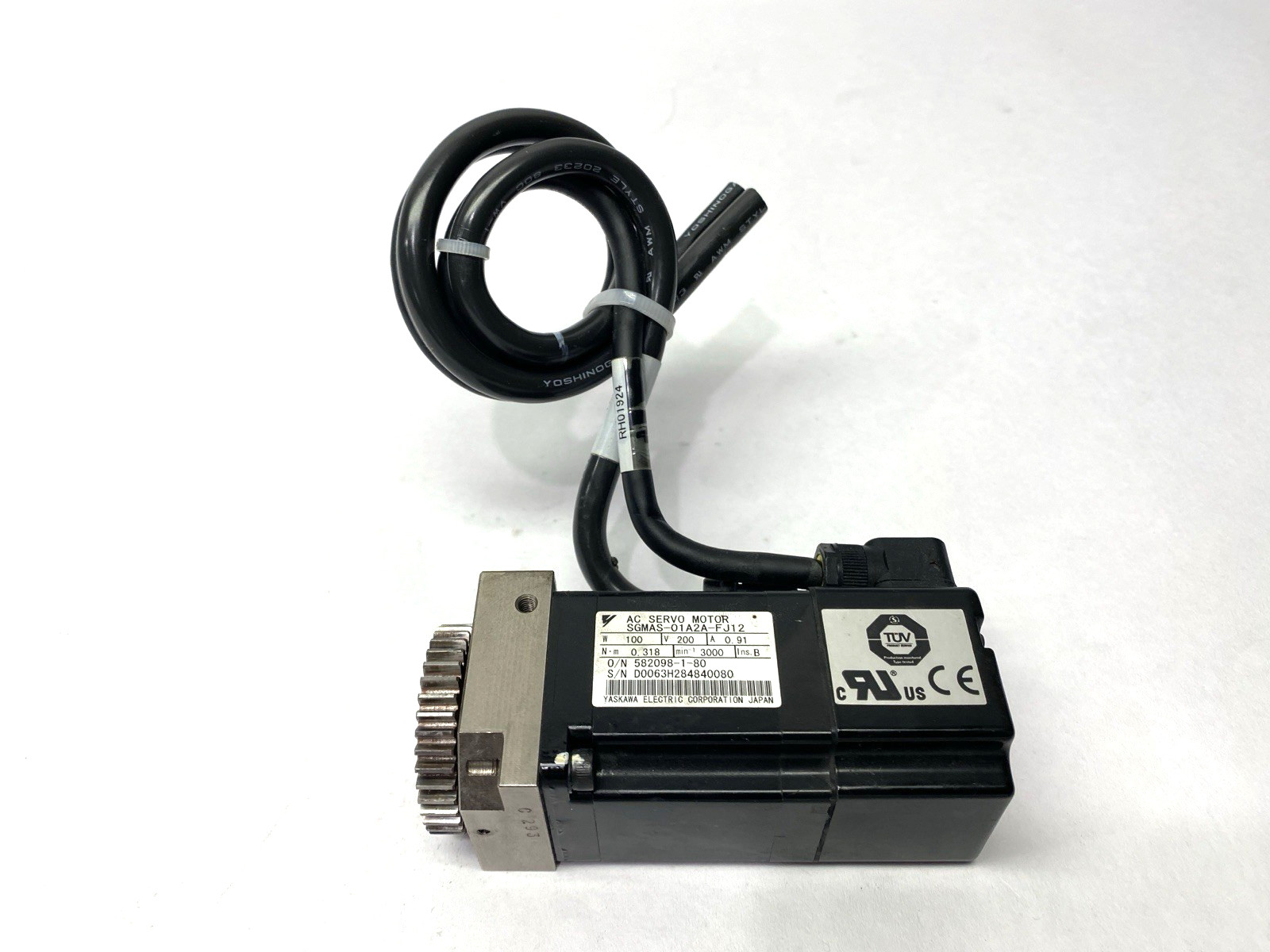 Yaskawa SGMAS-01A2A-FJ12 Servo Motor 200V 100W - Maverick Industrial Sales