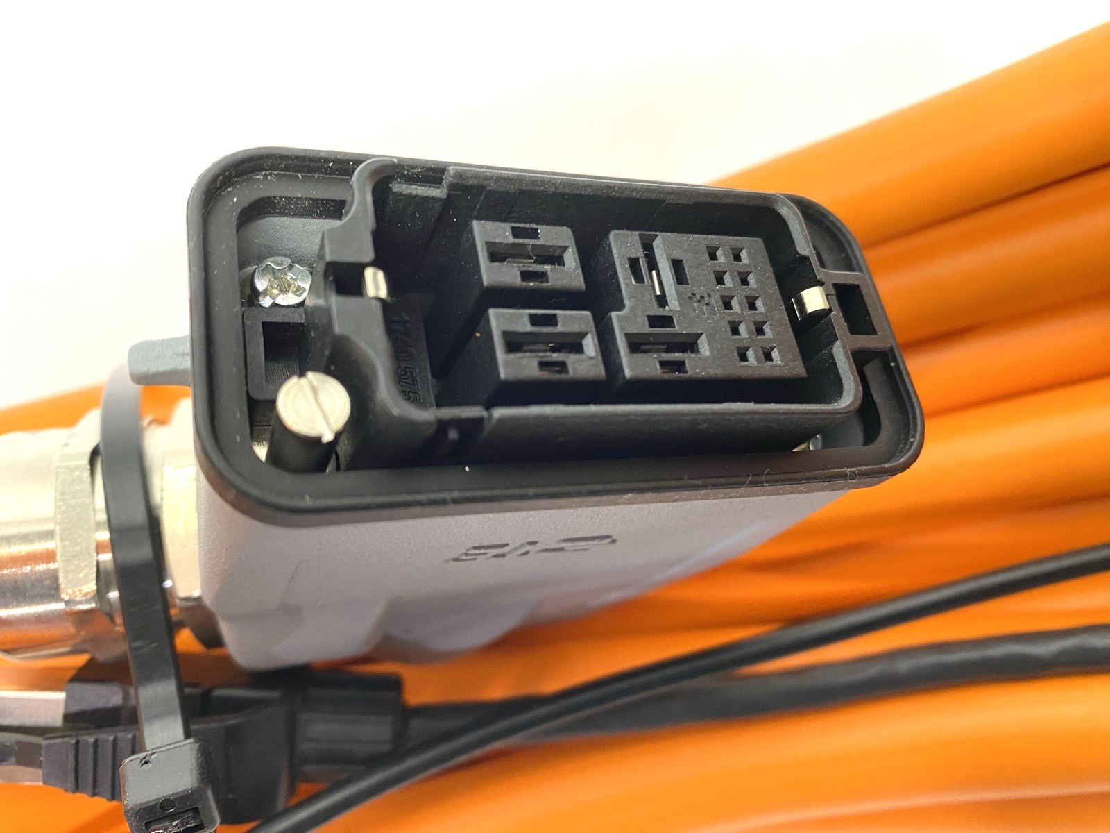 R911385211 | Bosch Rexroth Servo Motor Hybrid Cable 20m RKH0441/000,0 - New Other - Maverick Industrial Sales