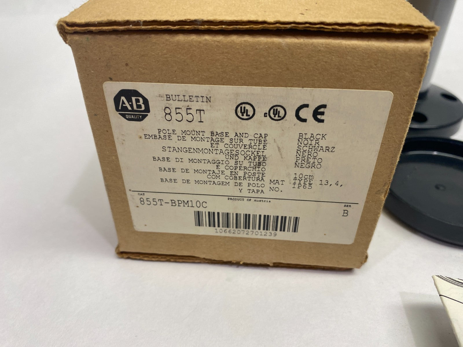 855T-BPM10C | Allen Bradley Ser. B Pole Mount Base & Cap 10cm, Black - New – Open box - Maverick Industrial Sales
