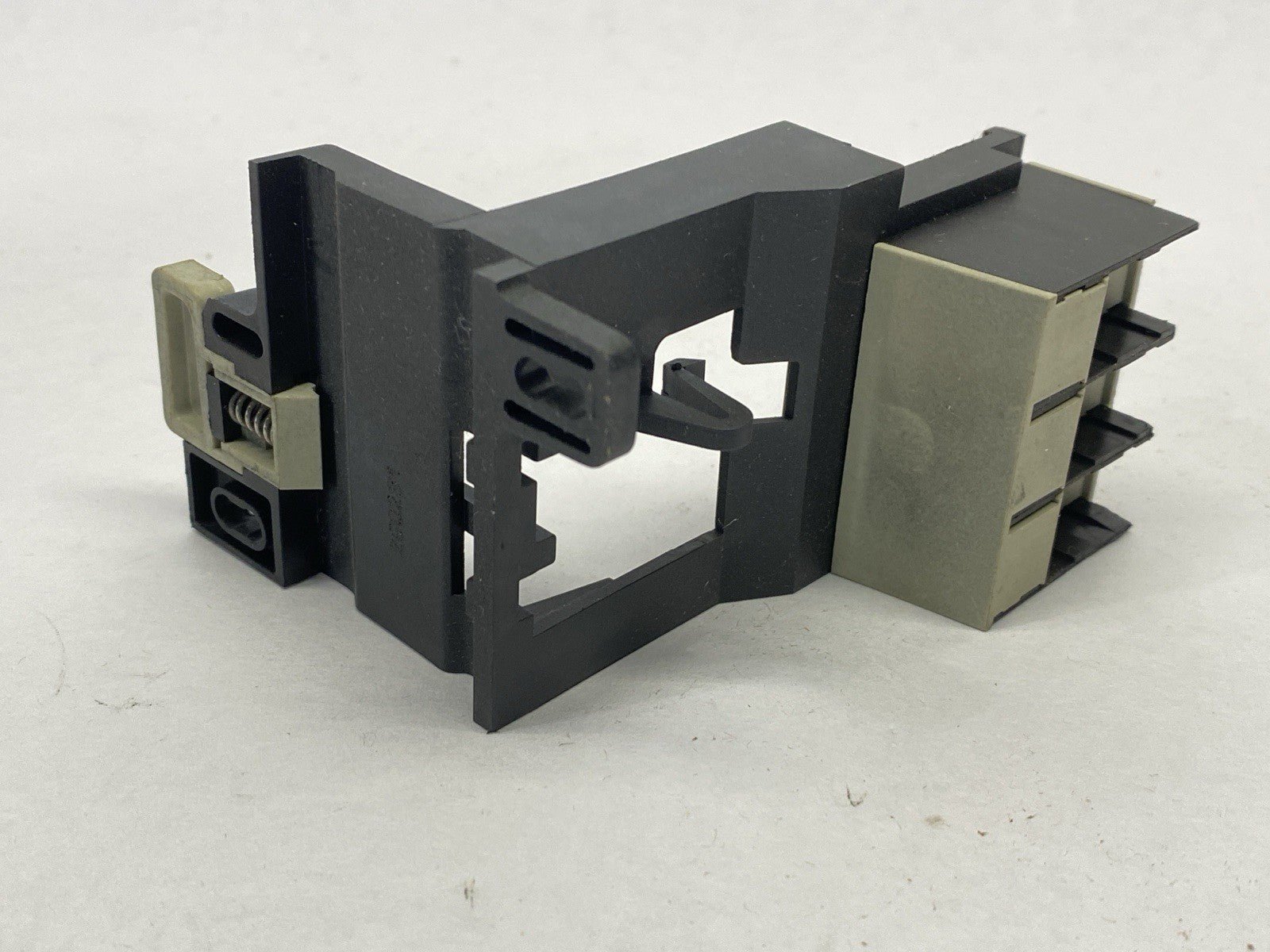Telemecanique LA7D2064 TeSys Deca Terminal BLock Adapter - Maverick Industrial Sales