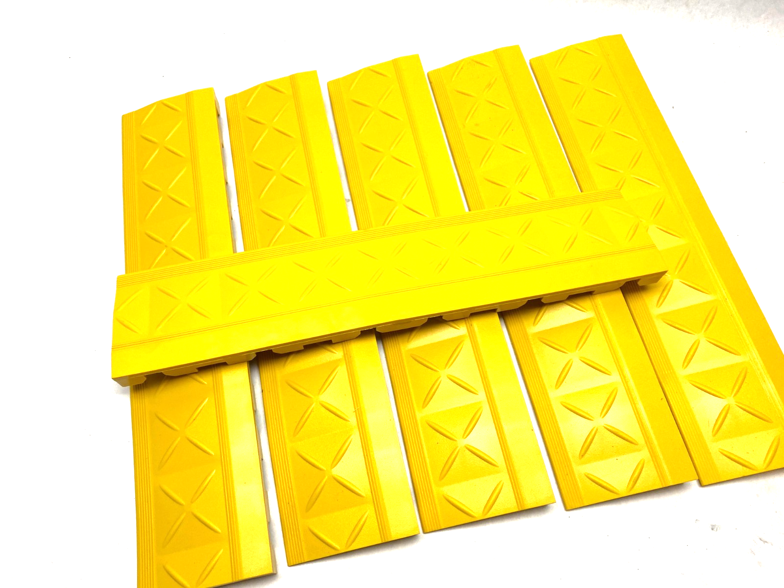 A3-Y | Ergo Advantage Anti-Fatigue Floor Mat, Female Edging 18" L x 4" W LOT OF 6 - New – Open box - Maverick Industrial Sales