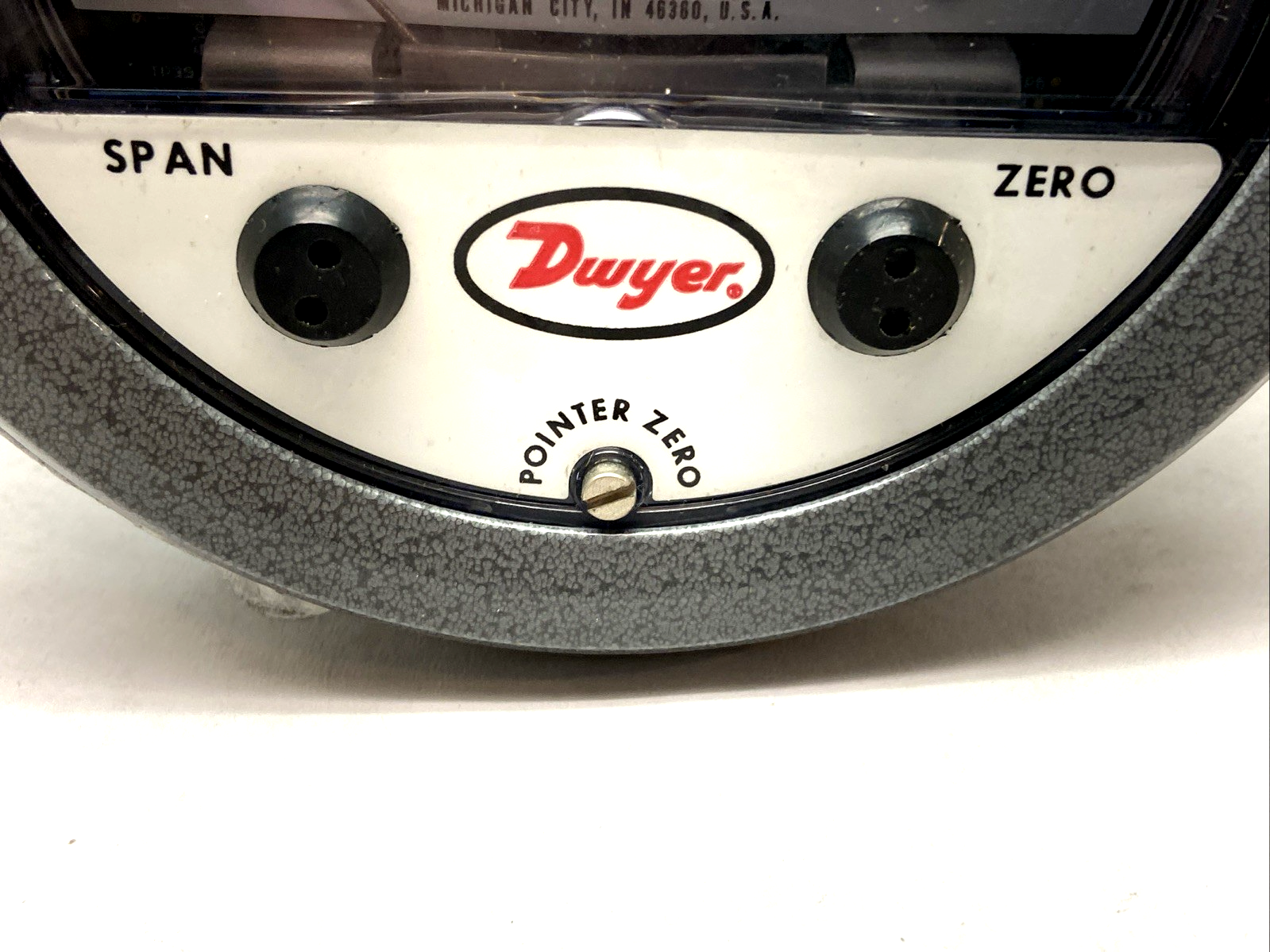 Dwyer Instruments 605-30 Magnehelic Indicating Transmitter 11psi Range 0-30" w.c - Maverick Industrial Sales