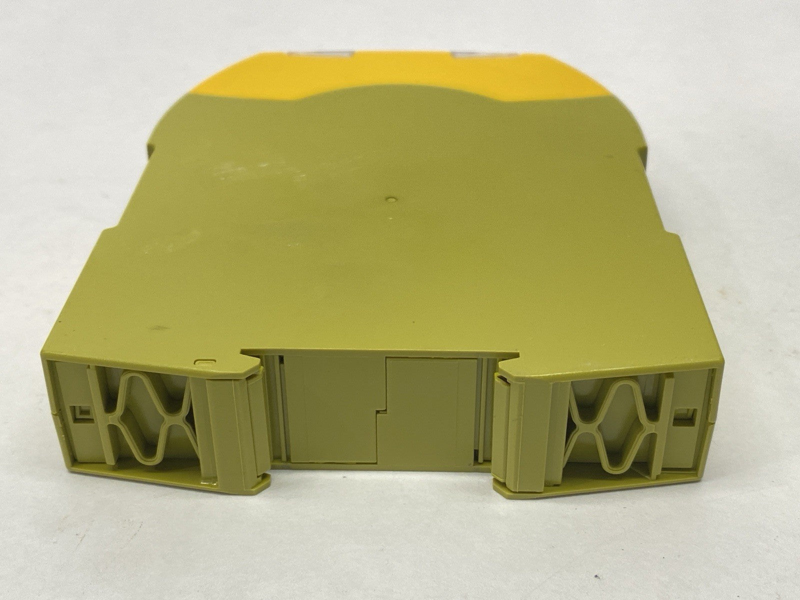 PNOZ s4 24VDC 3n/o 1n/c,750104 | Pilz PNOZ s4 24VDC 3n/o 1n/c Standalone Sigma Safety Relay 750104 - Used - Maverick Industrial Sales