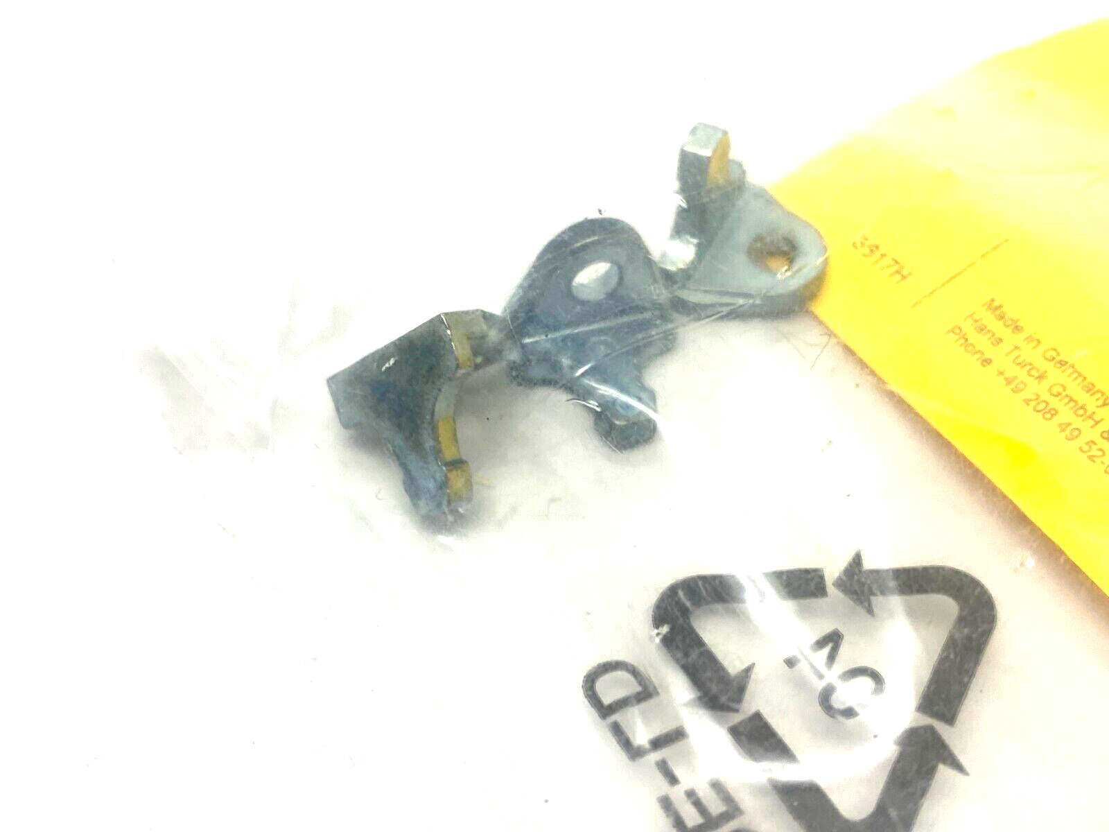 Turck M1.1-Q17L Mounting Bracket For Position Sensors 1590749 - Maverick Industrial Sales