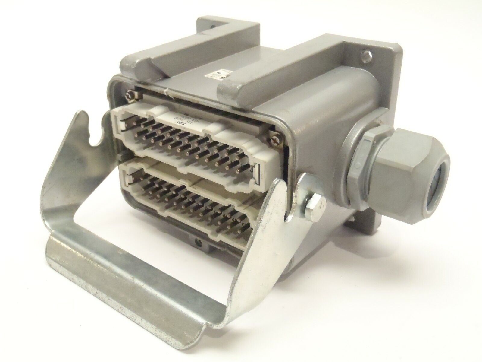 Thomas & Betts 5-3/4" x 4-5/8" Base w/ 1) MS248B 1) MS224B Pos-E-Con Connectors - Maverick Industrial Sales