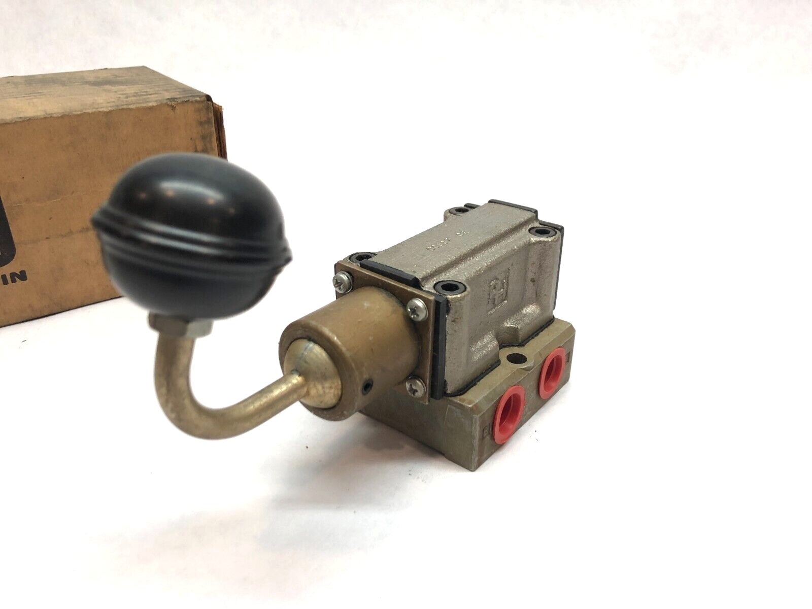 Parker Hannifin CC537 CE Hand Operated Manual Control Valve - Maverick Industrial Sales