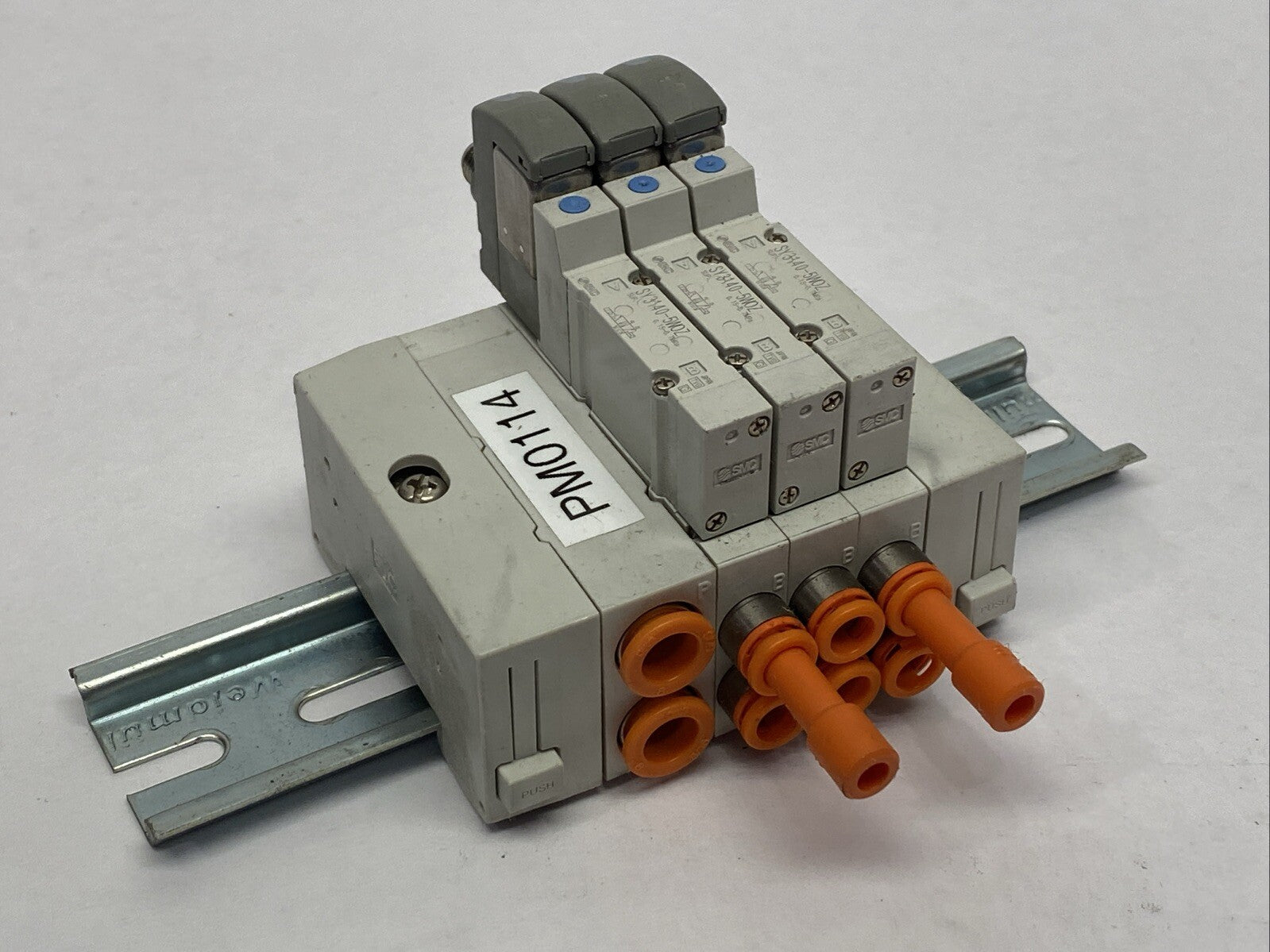 SMC SS5Y3-60-03U Cassette Style Manifold 3 Station w/ SY3140-5WOZ Solenoid Valve - Maverick Industrial Sales