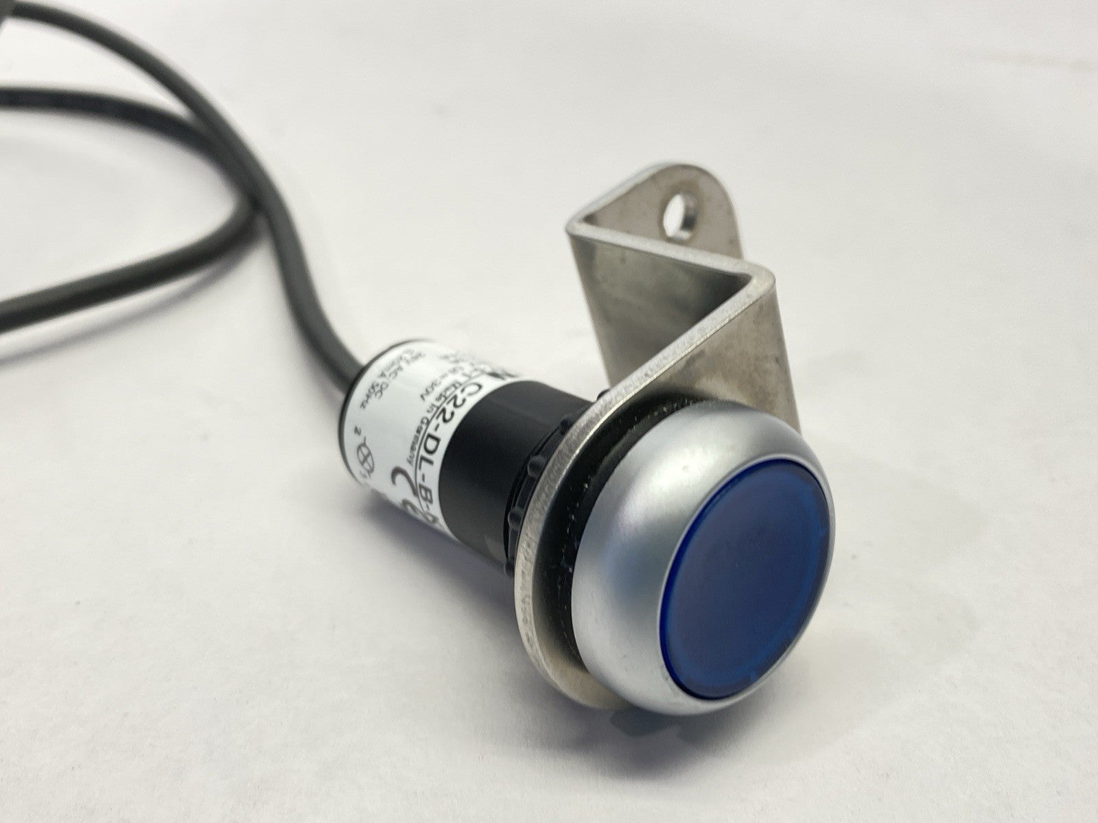C22-DL-B-K10-24-P5 | Eaton Compact 22.5mm Pushbutton Blue Male M12 4-Pin - Used - Maverick Industrial Sales