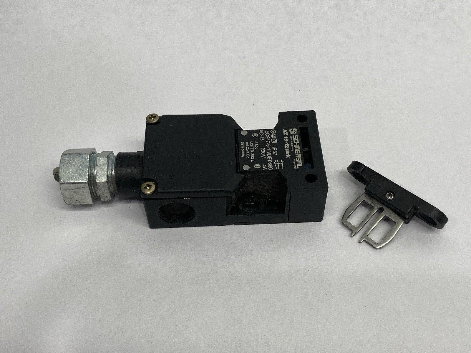 AZ 16-12zvrk-M20 | Schmersal Safety Interlock Switch & Key 161157373 - Used - Maverick Industrial Sales