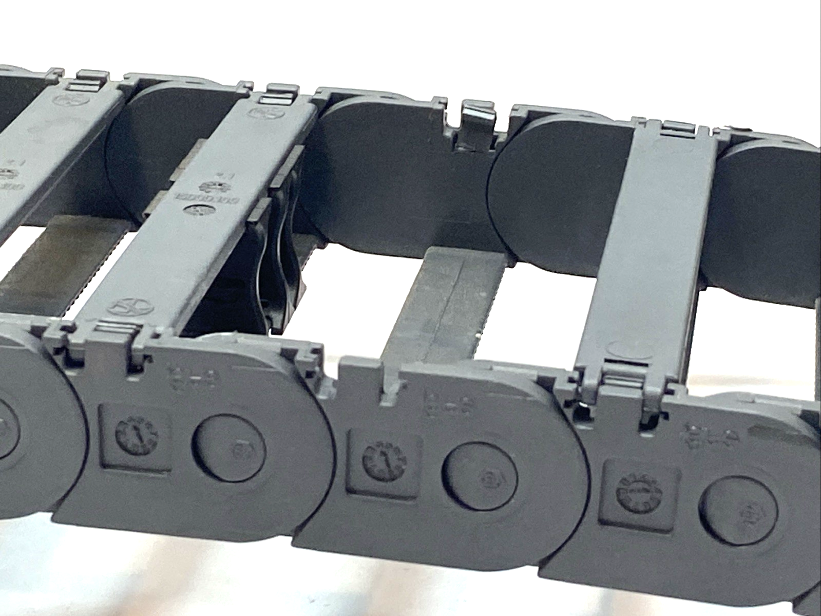 Igus 1600.100.125 E-Chain Cable Carrier 20 Links 29-1/2" Long 1 BROKEN LINK - Maverick Industrial Sales