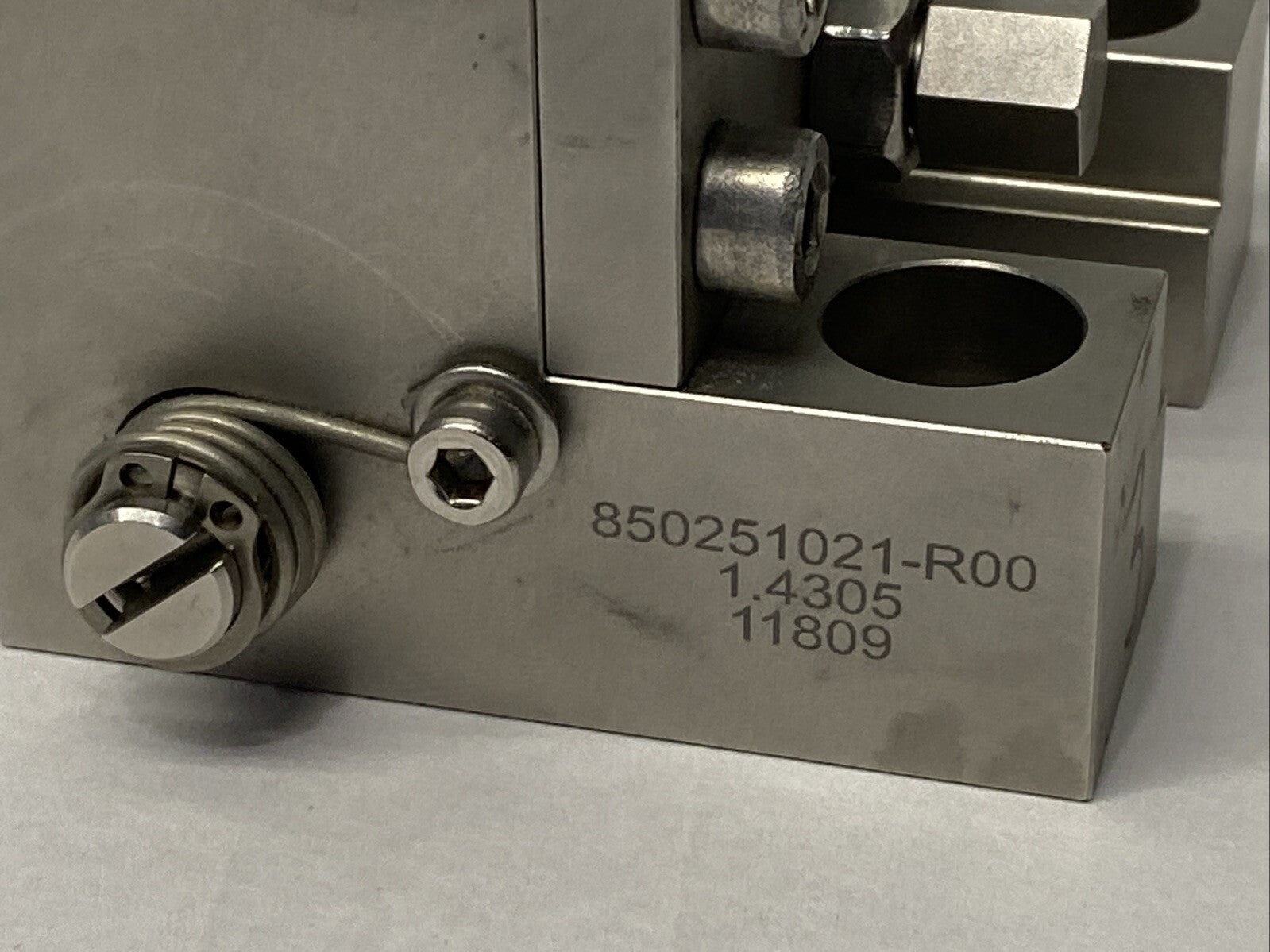 Scanlab 850251011-R00 Lock Assembly 850251040 850251051-R00 11809 - Maverick Industrial Sales