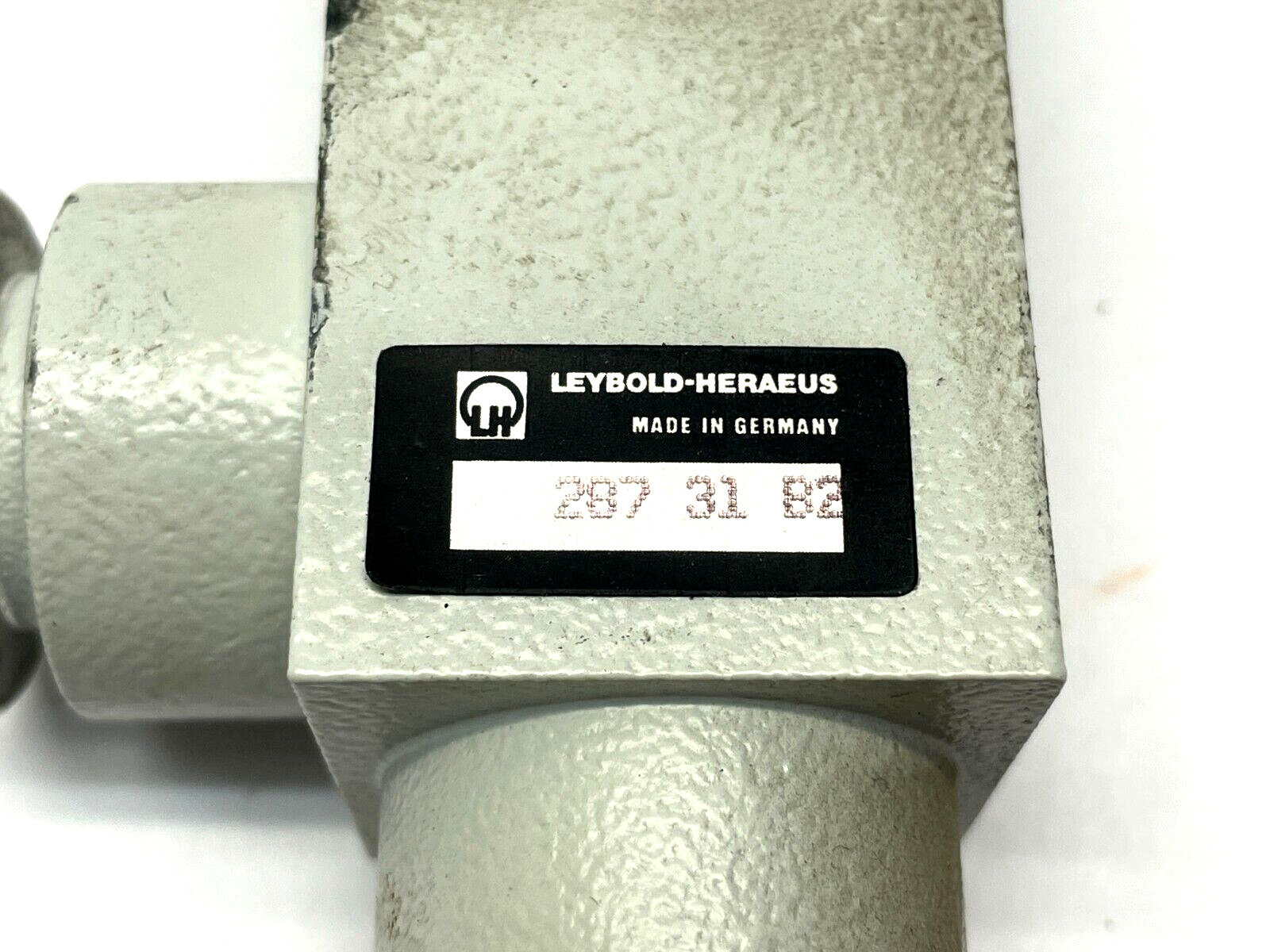 Leybold-Heraeus 287 31 B2 Right Angle Valve - Maverick Industrial Sales