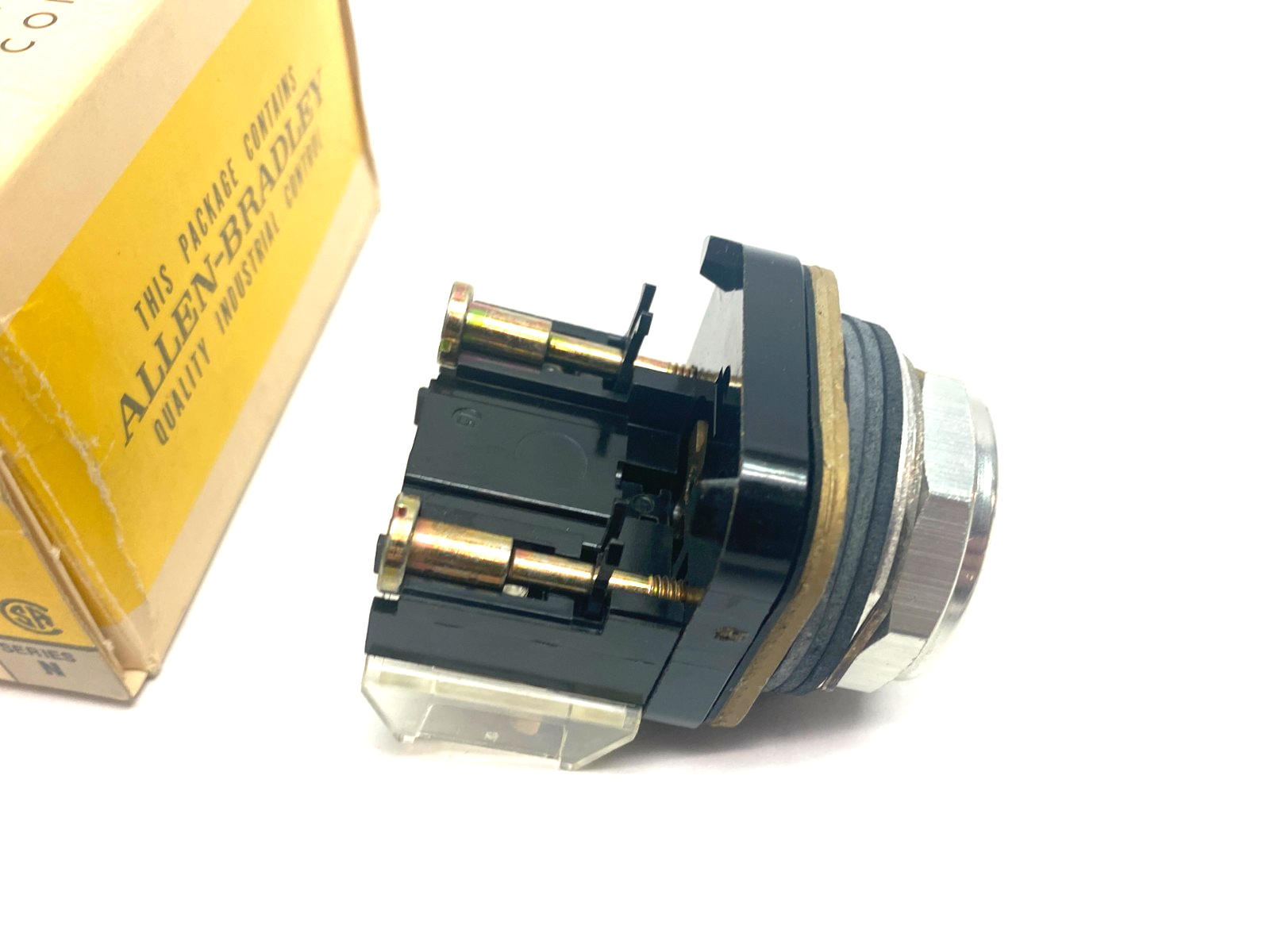 Allen Bradley 800T-A1A Ser. N Flush-Head Momentary Pushbutton GREEN - Maverick Industrial Sales
