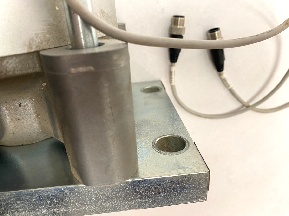 C96DF125-100W-F5PWSDP | SMC Rod End Double Acting Cylinder 125mm Bore 100mm Stroke - Used - Maverick Industrial Sales