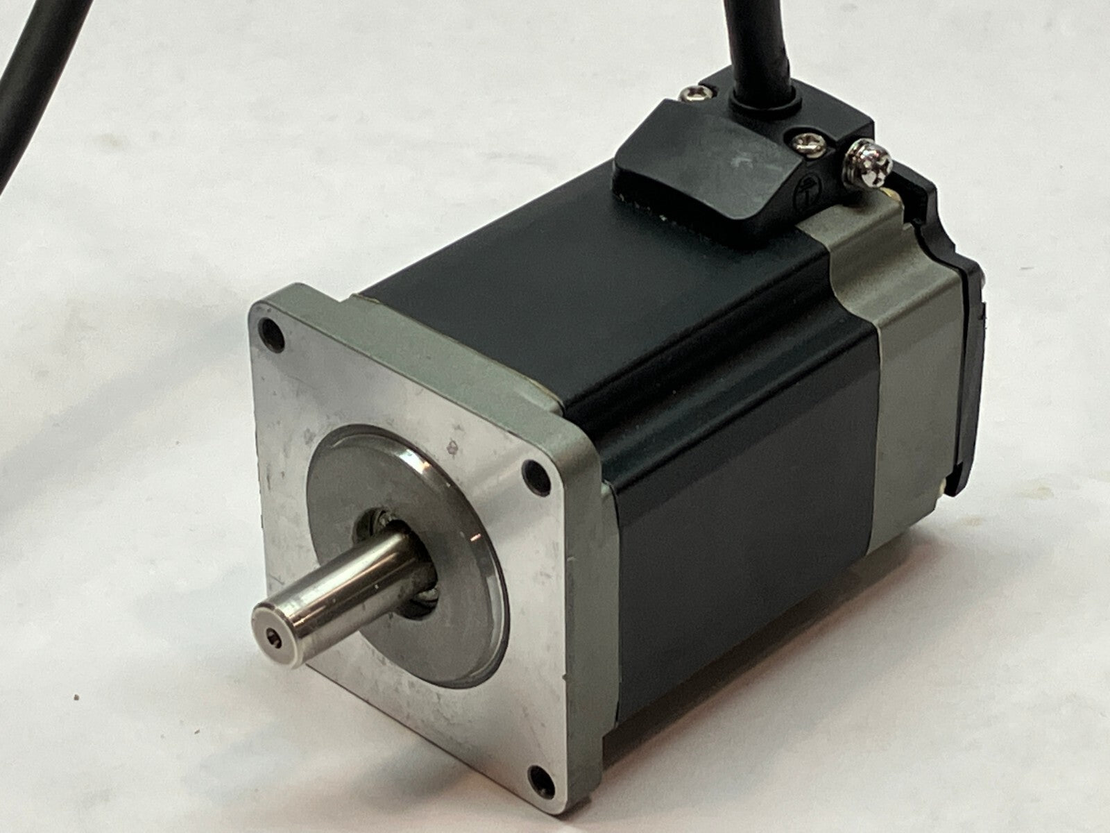 ARM69AK | Oriental Motor Closed Loop Stepper Motor DC Input 2.36 in. (60 mm) - Used - Maverick Industrial Sales