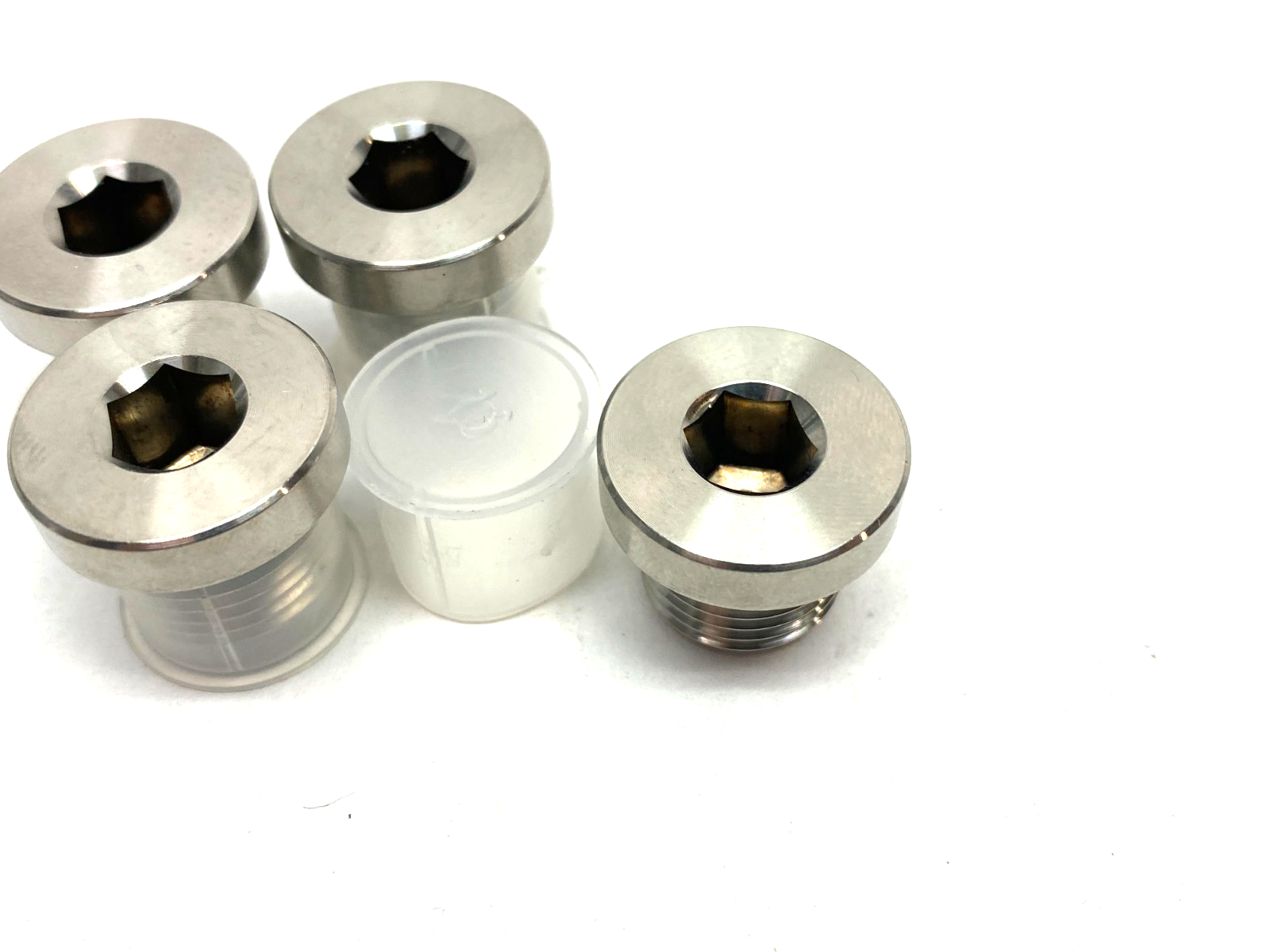 Inner Hex Head M16x1.5 Pipe Fitting Plug, Stainless Steel w/ Seal LOT OF 4 - Maverick Industrial Sales