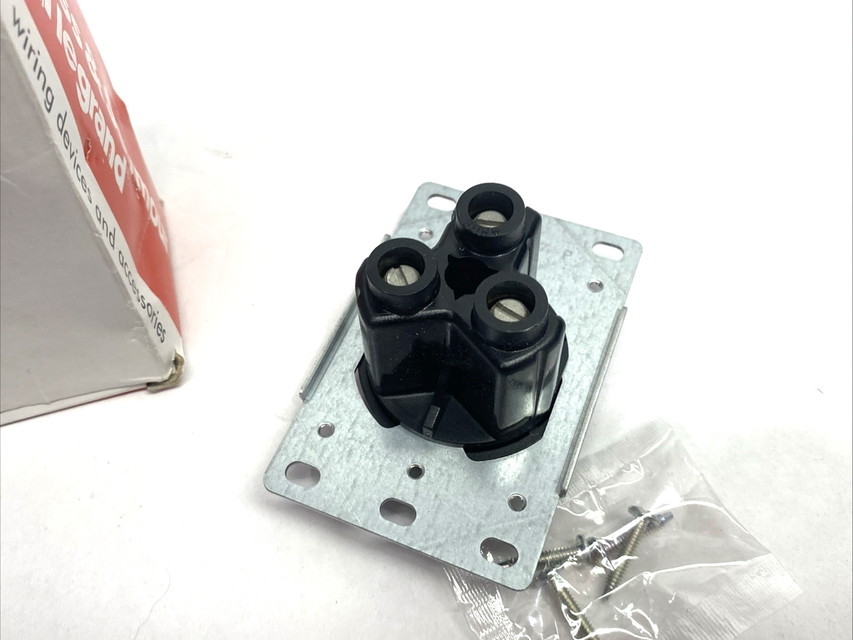 Pass & Seymour Legrand 3890 Straight Blade Range Receptacle 50A 125/250V - Maverick Industrial Sales