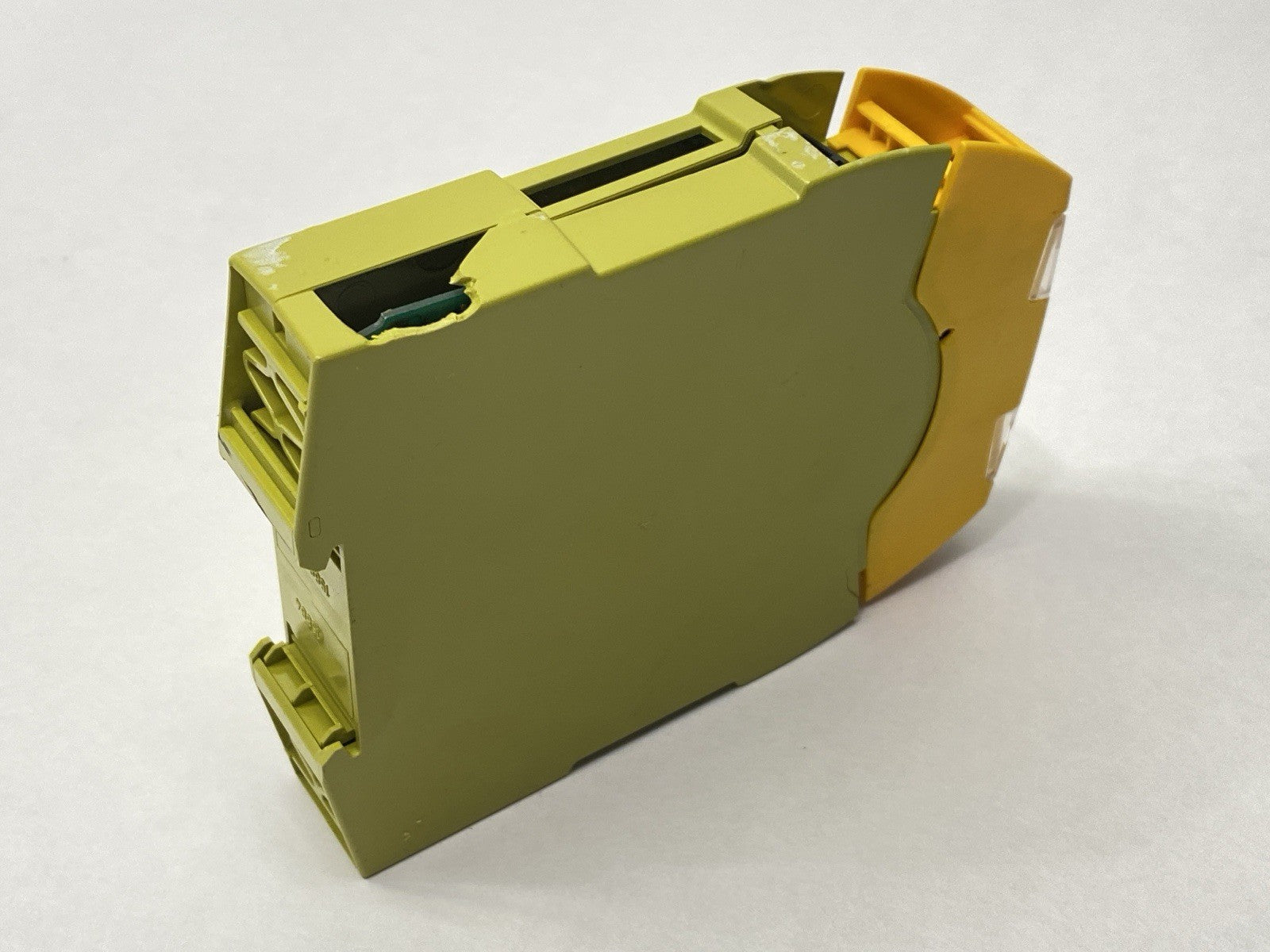 PNOZ s4 24VDC 3n/o 1n/c | Pilz Standalone Sigma Safety Relay 750104 NO TERMINALS - For parts or not working - Maverick Industrial Sales