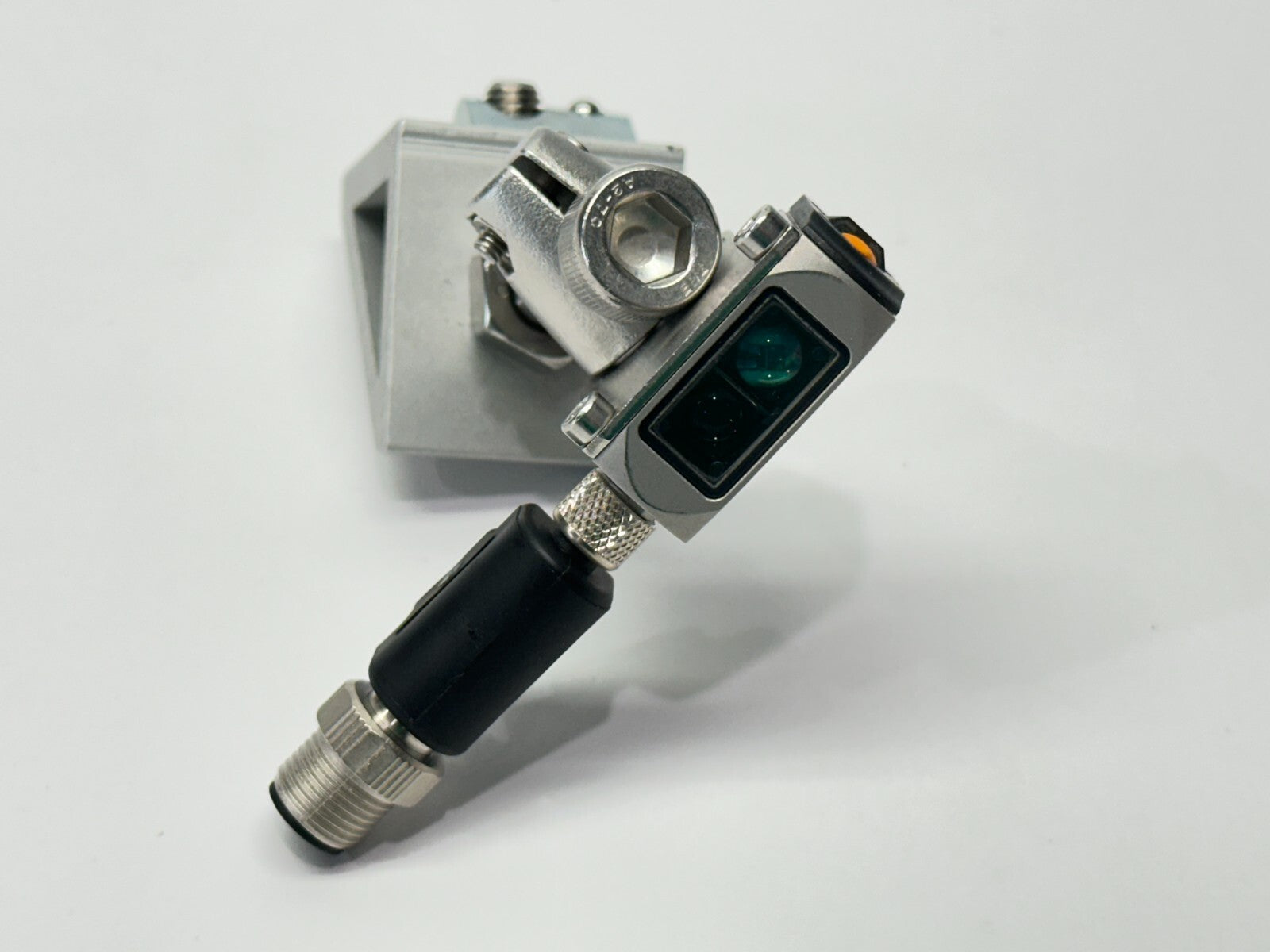 Ifm O6P303 Retro-Reflective Sensor O6P-FPKG/AS/4P w/ Brackets - Maverick Industrial Sales