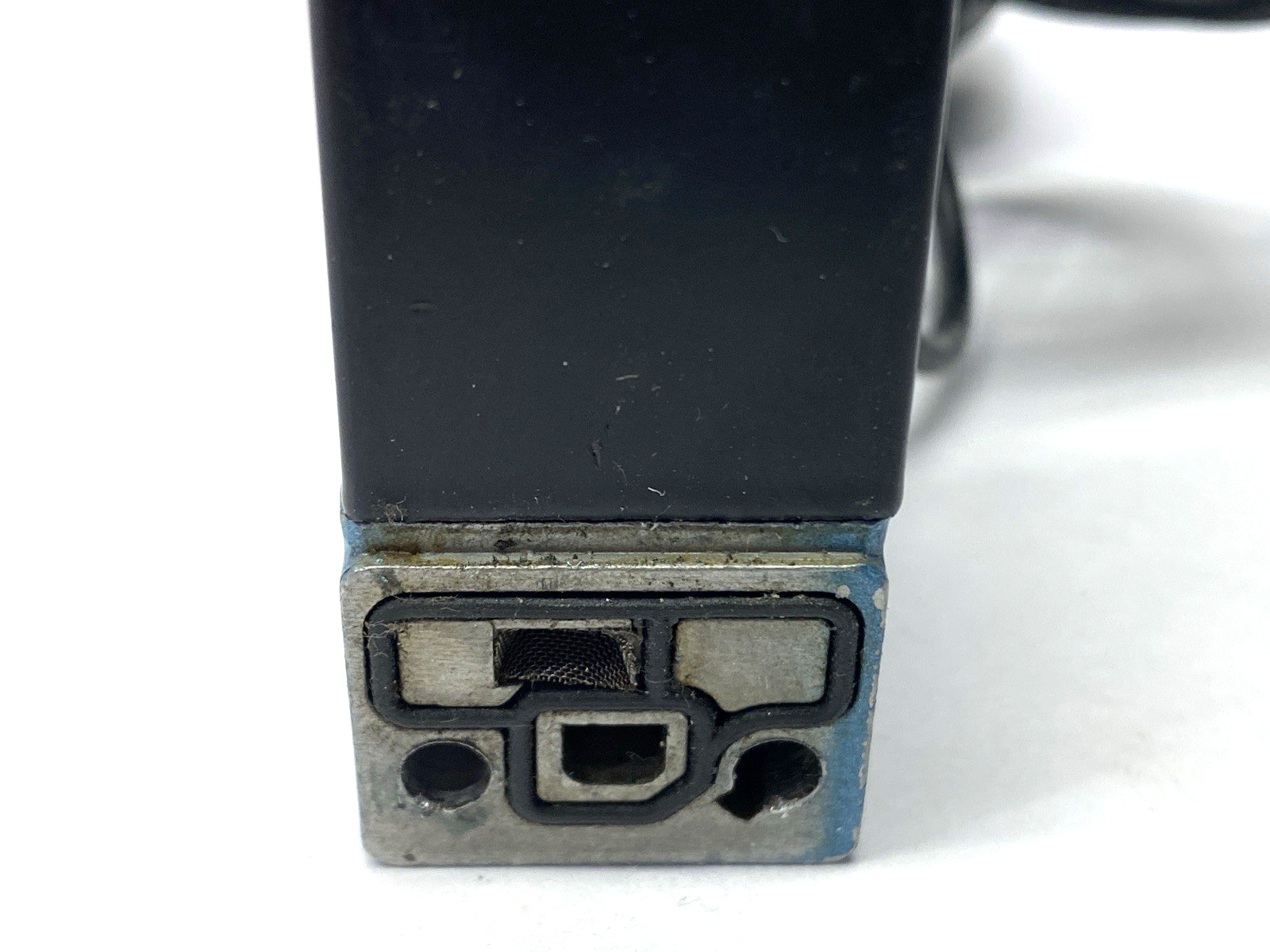 PME-611BAAA | MAC Valves Solenoid Coil 25-150PSI 8.5W 24VDC MISSING SCREW - Used - Maverick Industrial Sales
