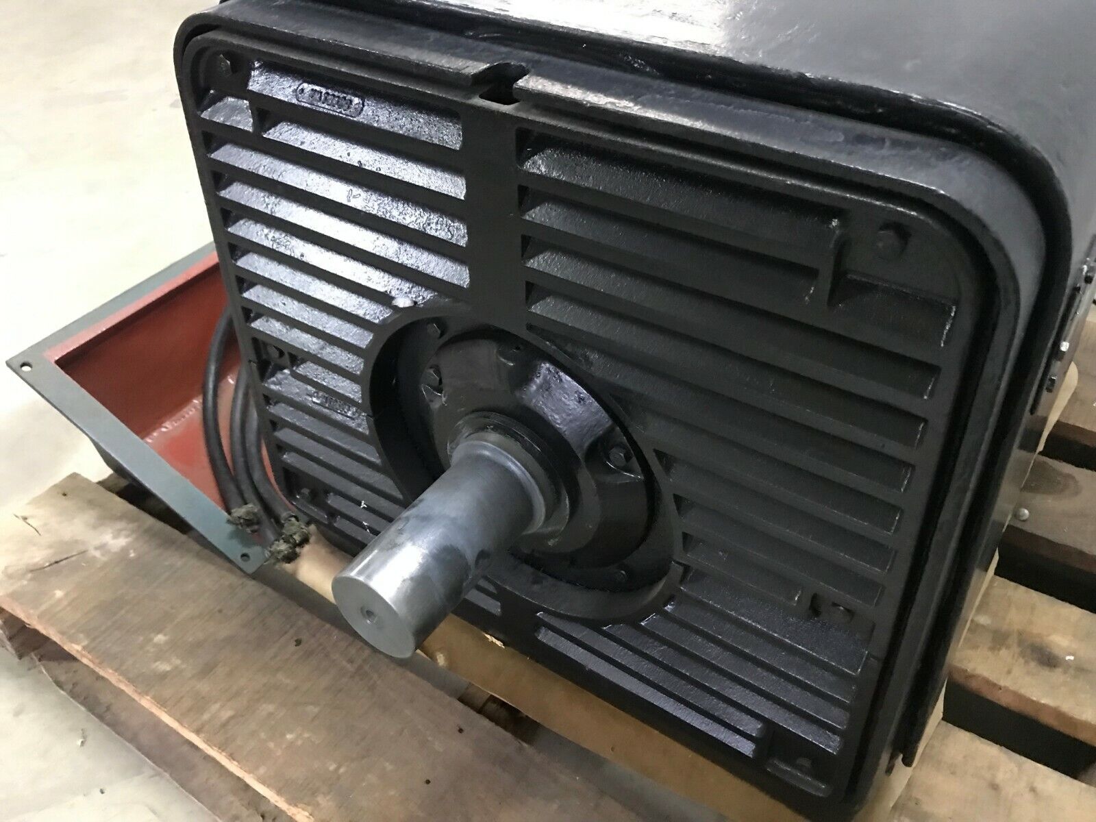 Reliance Industrial Electric Motor, 350 HP, 1776 RPM, 575V 318A 5005S Frame - Maverick Industrial Sales