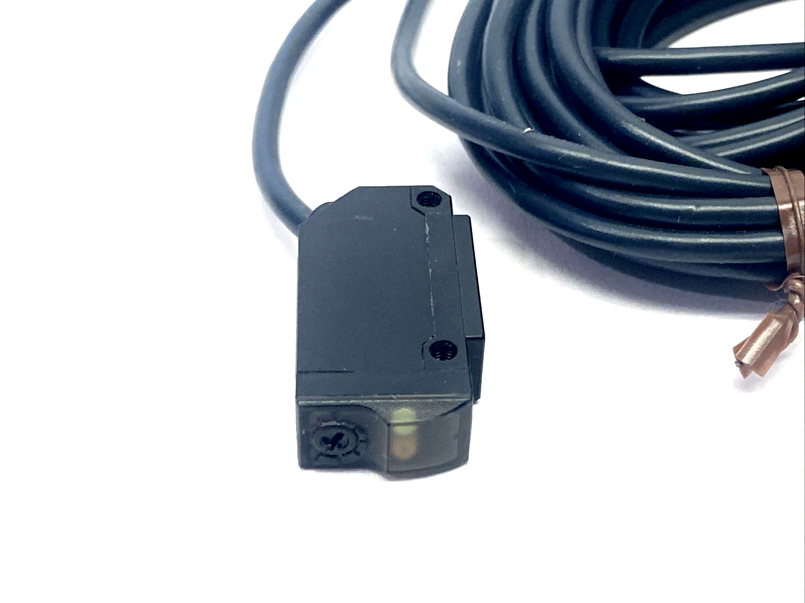 Omron E3V3-R61 Built-In Amplifier Photoelectric Sensor 12-24VDC 2m Cable - Maverick Industrial Sales