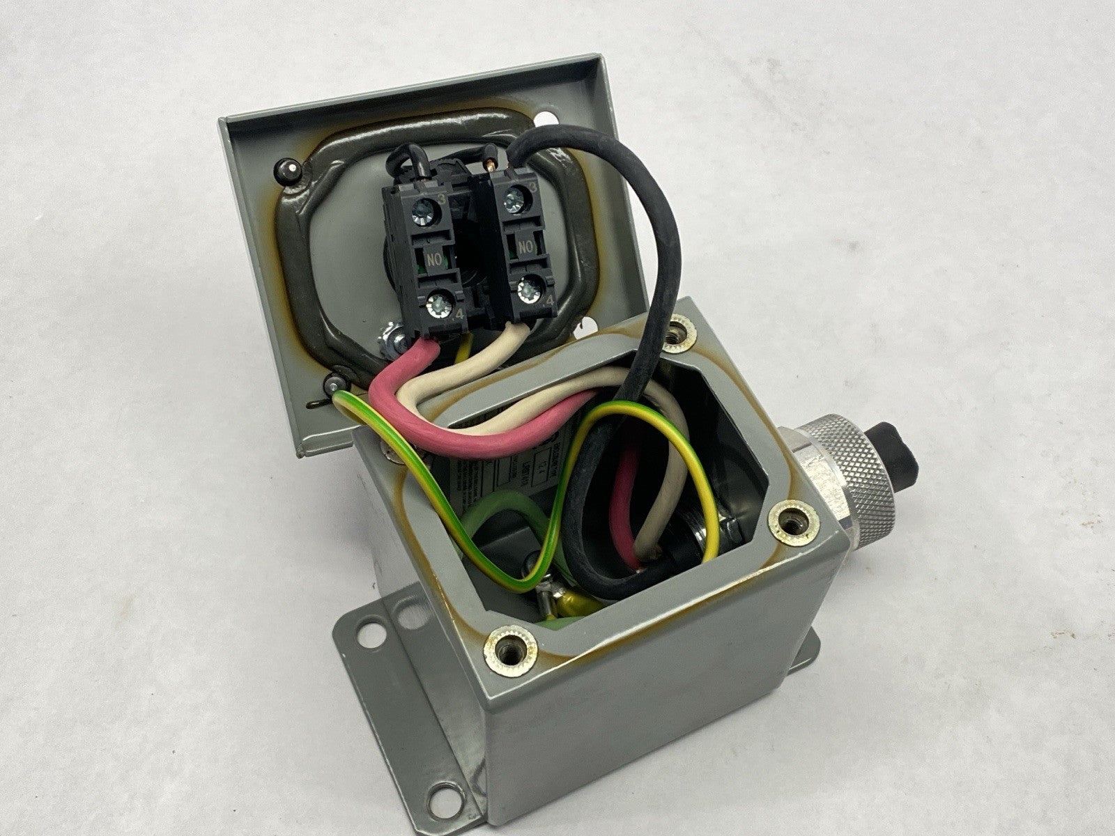 800EP-U2A3 | Allen Bradley 22.5mm 2-Button Pushbutton w/ SCE SCE-1PBGX Enclosure - Used - Maverick Industrial Sales