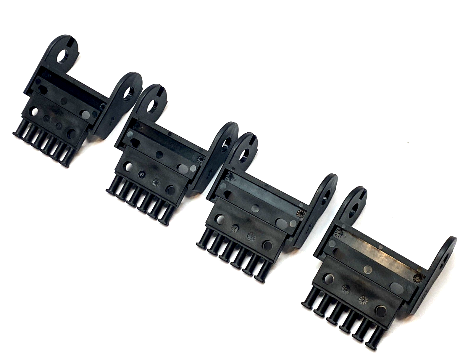 Igus 250.1PZ Mounting Bracket For E2/250 Energy Chain LOT OF 4 - Maverick Industrial Sales