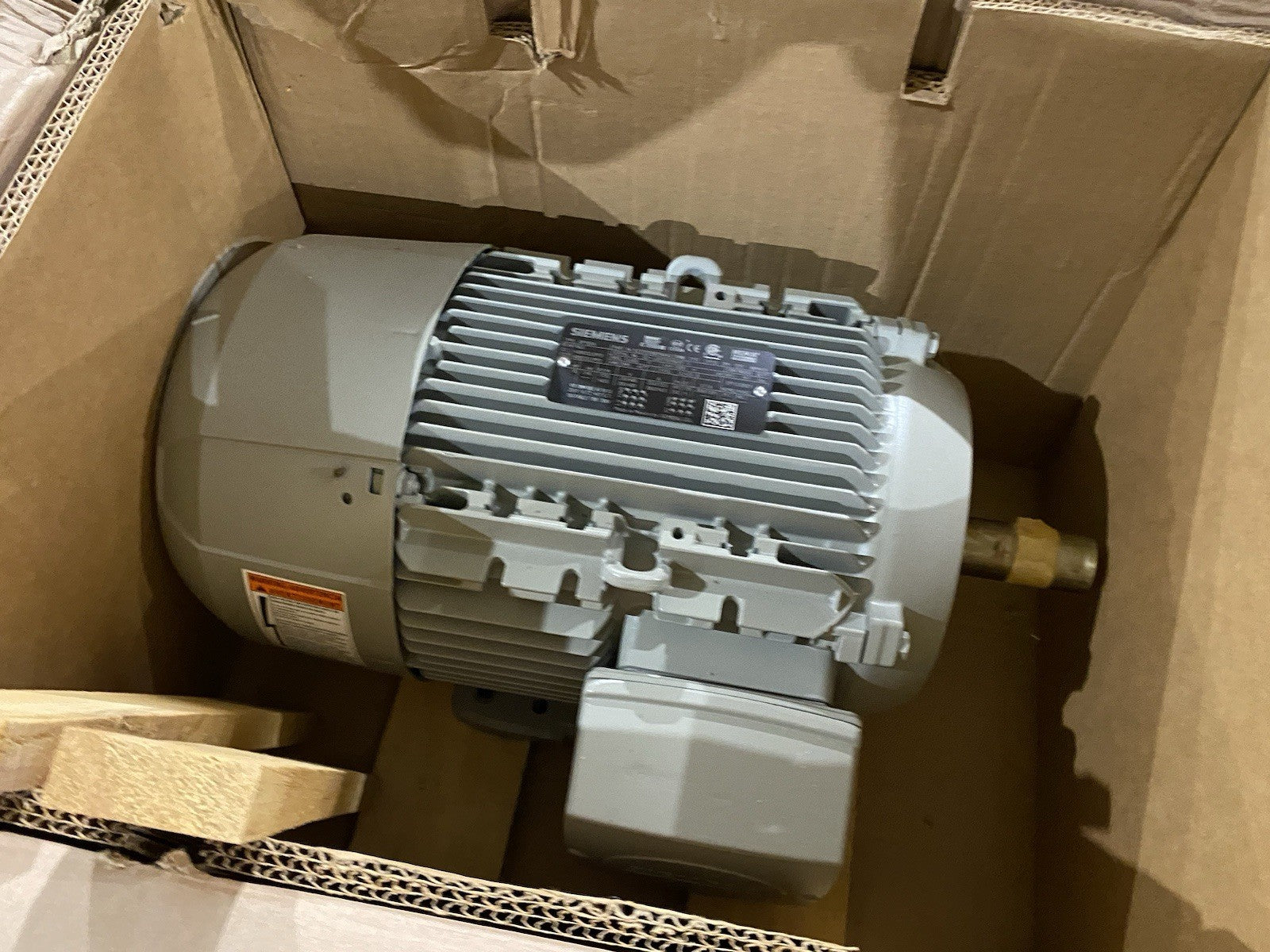 1LE21212AB214AA3 | Siemens 1LE2121-2AB21-4AA3 NEMA Premium® AC Motor 10HP Type GP100A 3-Phase - New – Open box - Maverick Industrial Sales