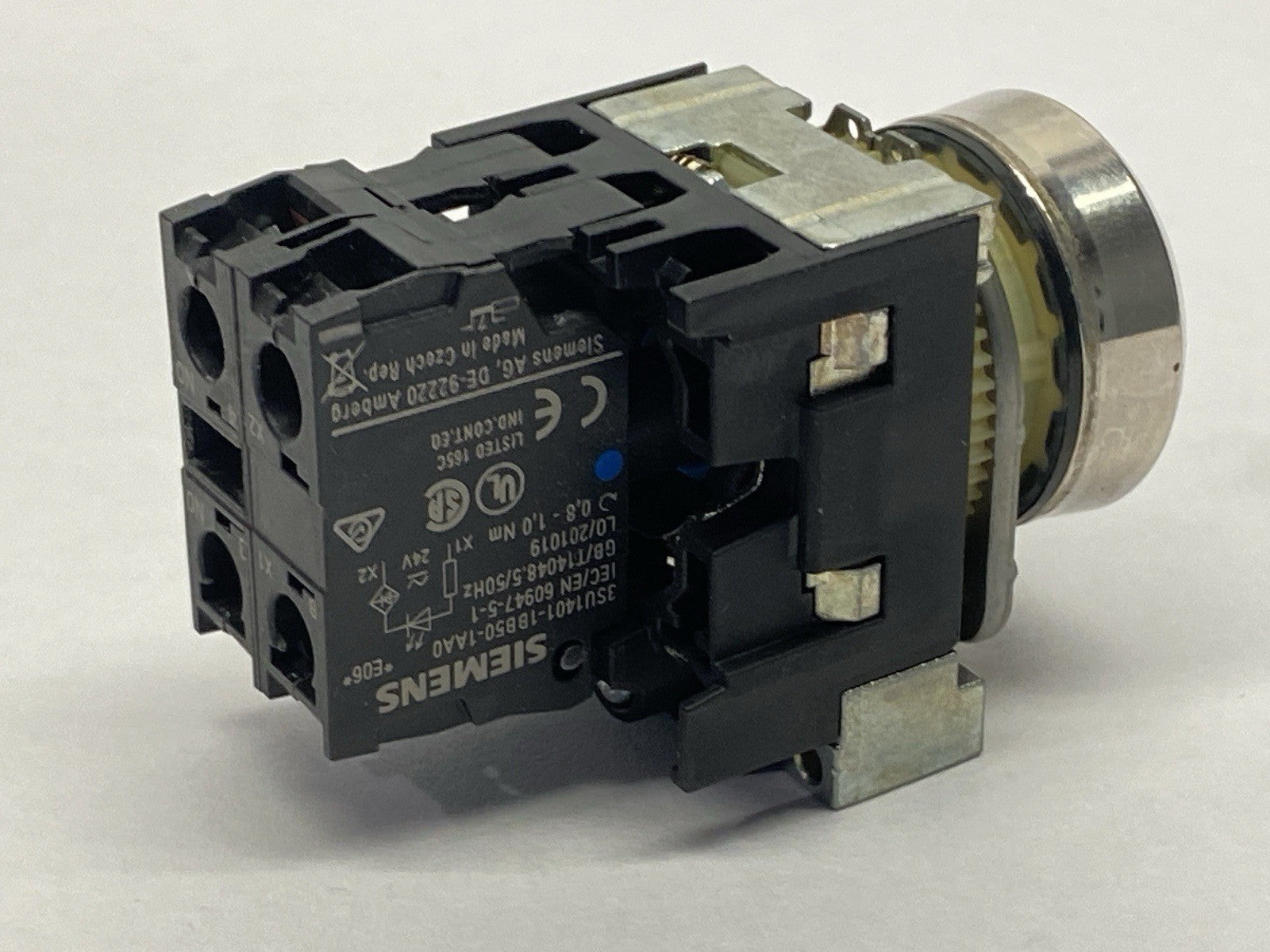 3SU1152-0AB50-1BA0 | Siemens 22mm Illuminated Pushbutton Blue 3SU1510-0AA10-0AA0 - Used - Maverick Industrial Sales