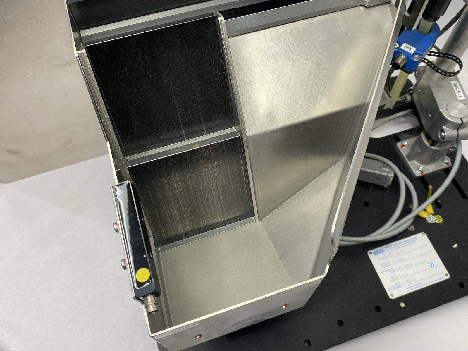 Weber ZEL 240 Gentle Vibratory Step Feeder System, Very Low Noise Emissions - Maverick Industrial Sales