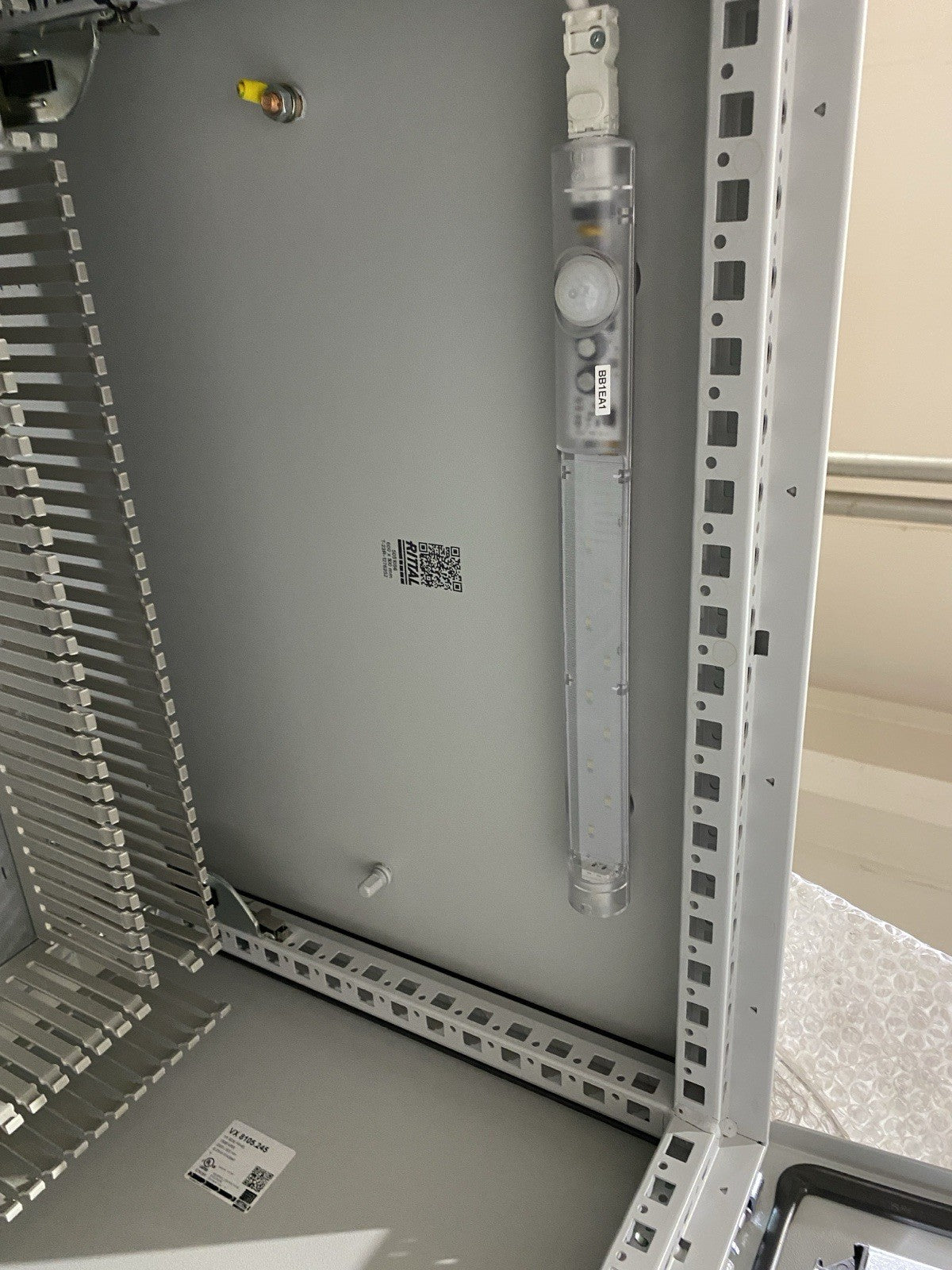 VX 8605.000 | Rittal VX 8605000 Enclosure Frame Basic with Back Plate. - New – Open box - Maverick Industrial Sales