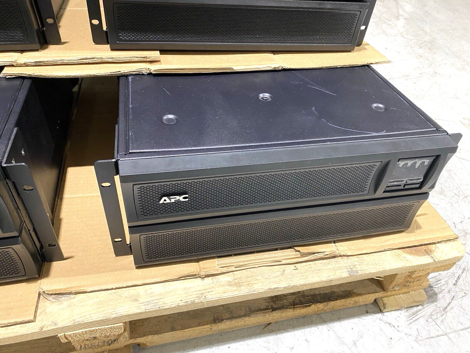 APC SMX2200HV Smart-UPS X 2200VA Rack/Tower LCD 200-240V 18 HRS LOT OF 6 - Maverick Industrial Sales