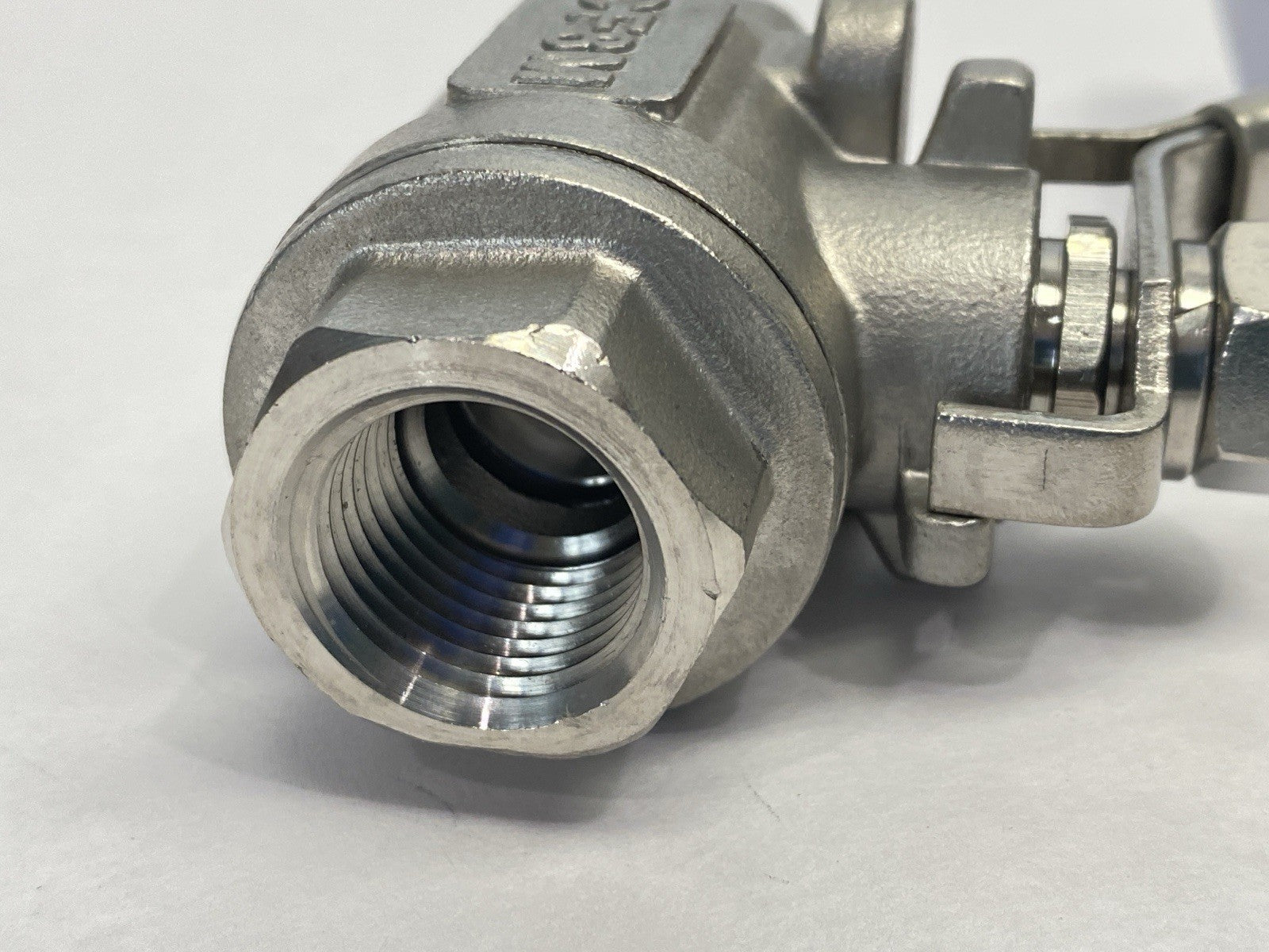 949173 | Midland Industries 2-Piece Ball Valve 1/2" FPT x FPT 2000psi - New – Open box - Maverick Industrial Sales