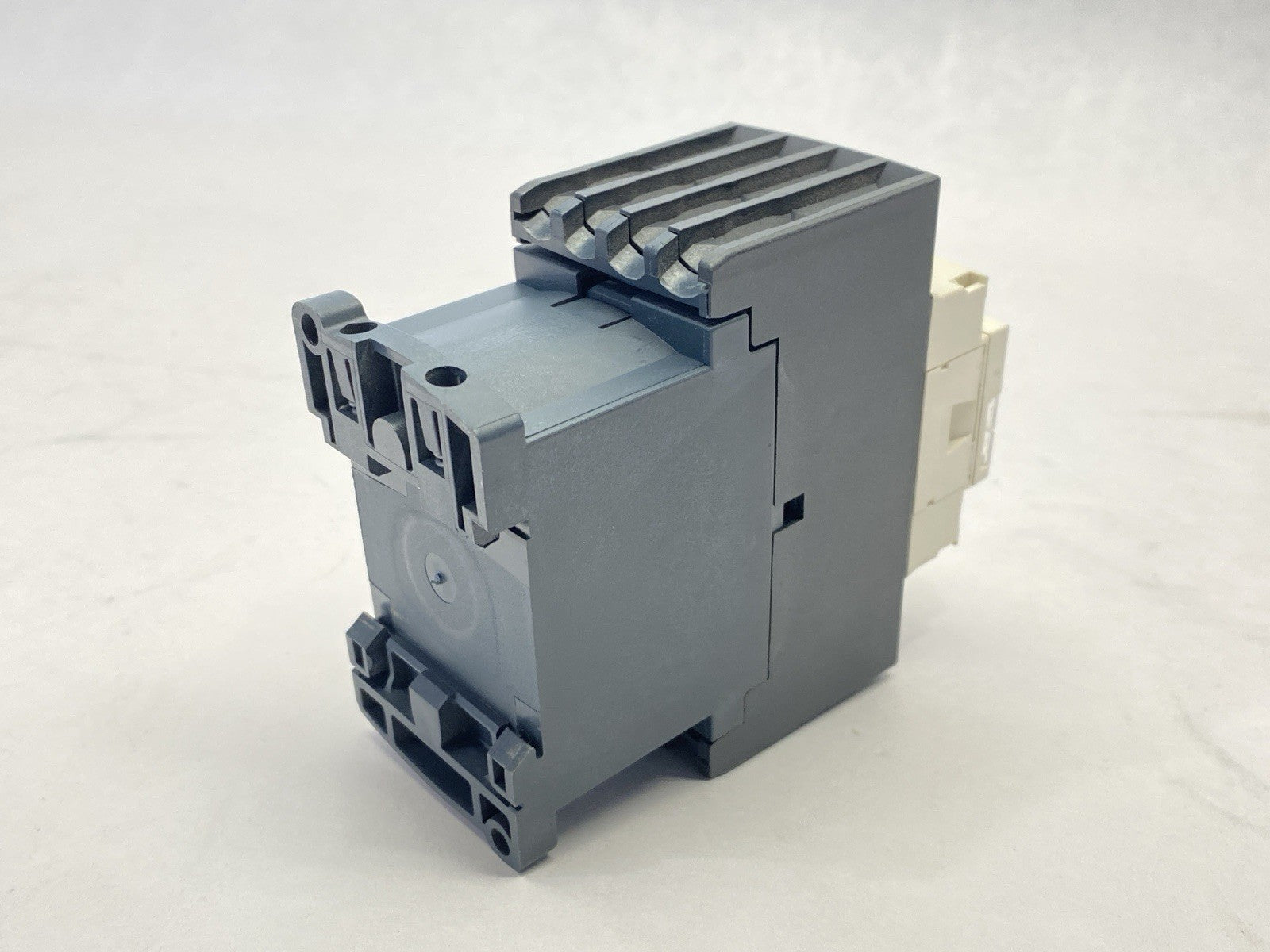 Schneider Electric LC1DT40BL IEC Contactor 4P 40A 24VDC Coil - Maverick Industrial Sales