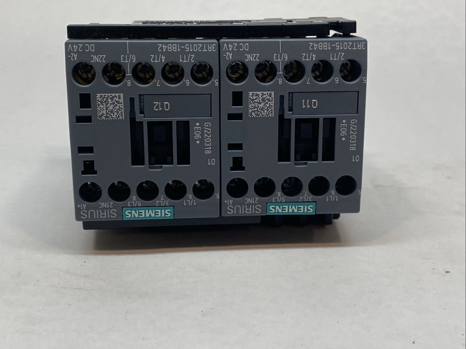 Siemens 3RT2015-1BB42 Contactor (2x) w/ 3RA2913-3EA1 Overload Relay - Maverick Industrial Sales