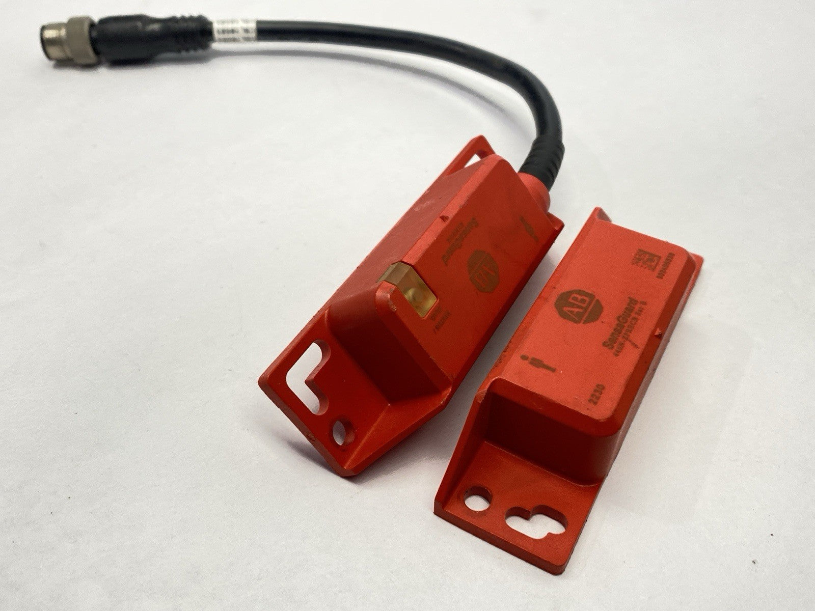 Allen Bradley 440N-ZPRECB Ser B SensaGuard Standard Code Actuator w/ Sensor - Maverick Industrial Sales