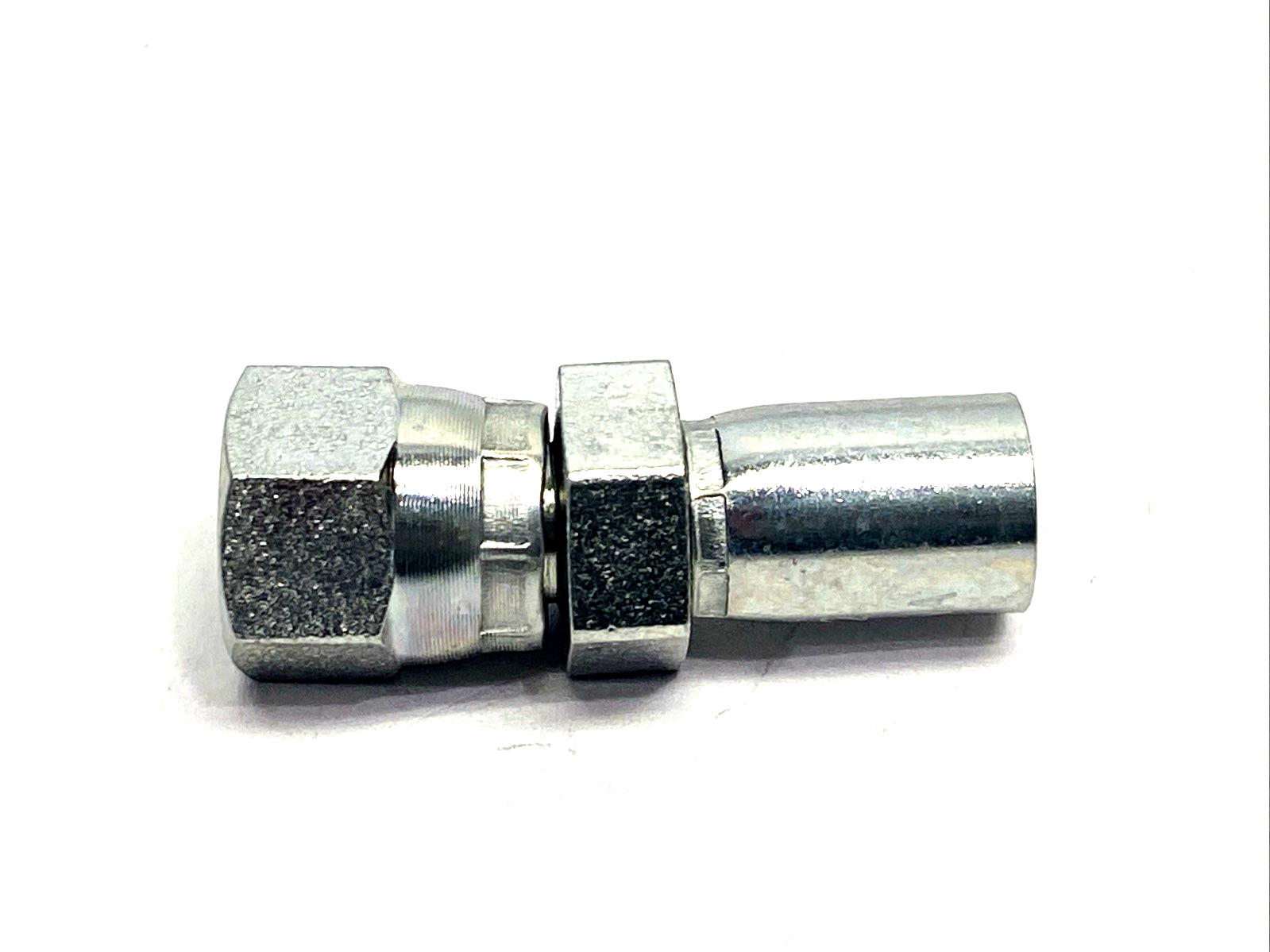 106CY-4-2 | Parker Permanent Parflex Hose Fittings 7/16"-20 Female JIC 37 Deg 18PK - New – Open box - Maverick Industrial Sales