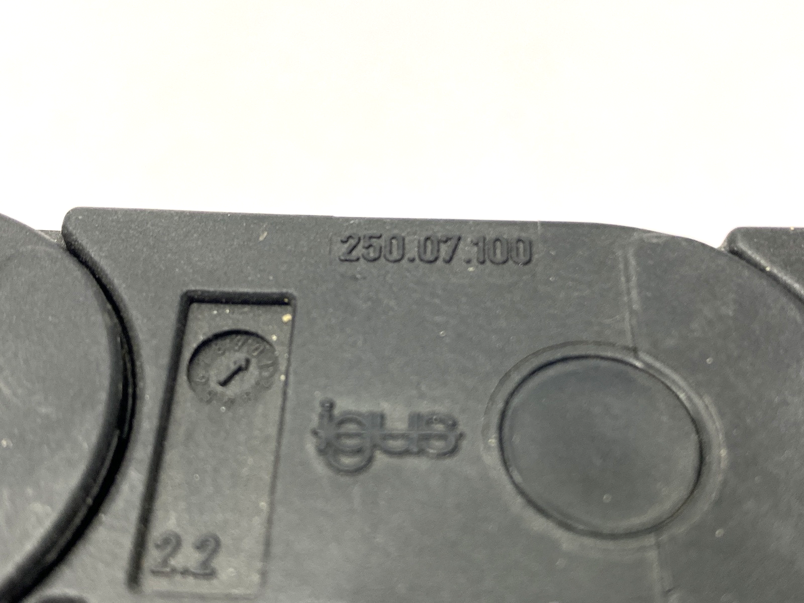 Igus 250.07.100.0 E-Chain Assembly 19-Links 3' Length - Maverick Industrial Sales