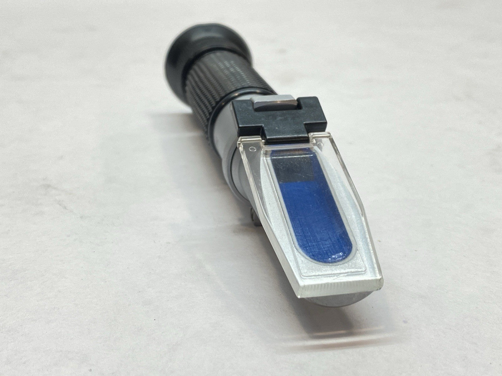 084320 | Ariana Handheld Analog Refractometer 0-32% - Used - Maverick Industrial Sales