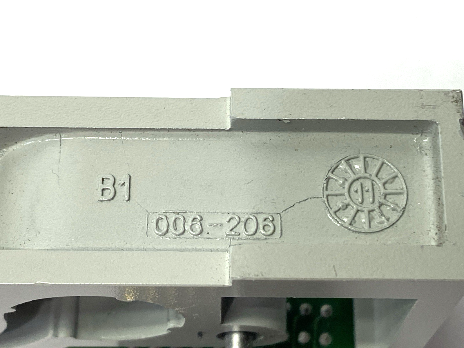 Numatics 006-206 Pneumatic Manifold 1/8" NPT w/ 256-151 Rev. G Single Z-Board - Maverick Industrial Sales