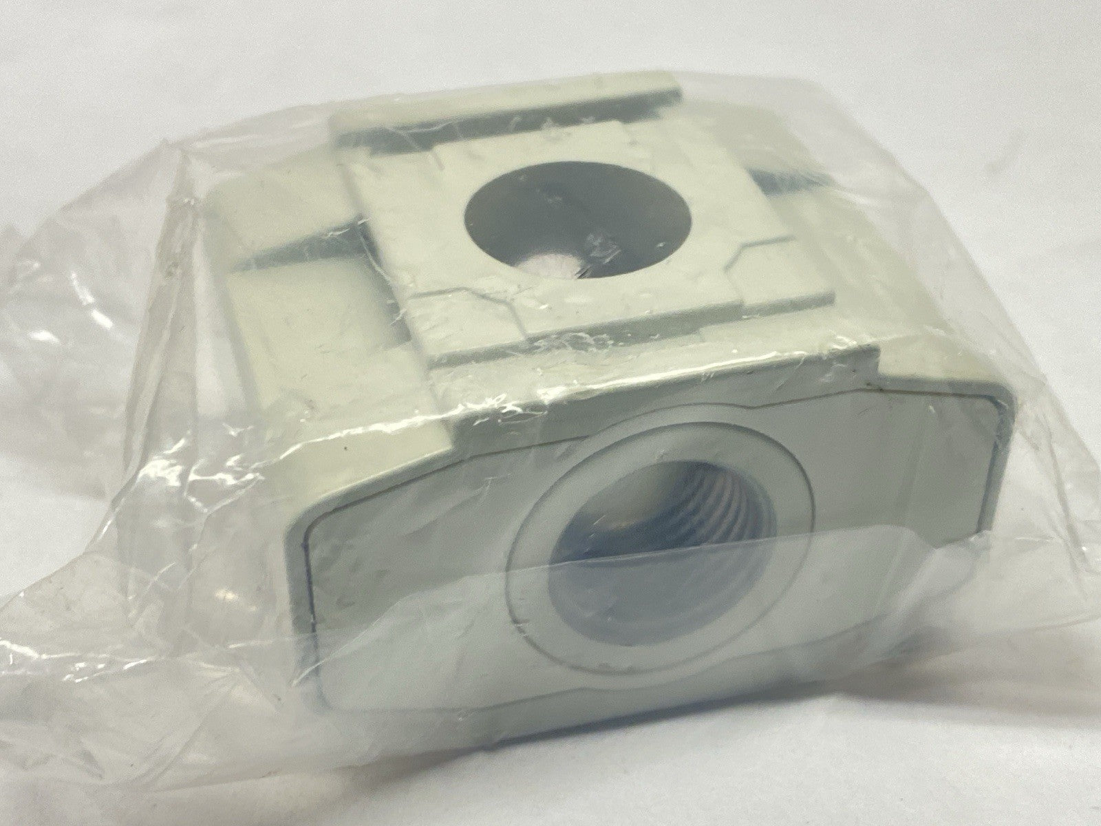 E300T-N03-D | SMC T-Shaped Piping Adapter - New - Maverick Industrial Sales