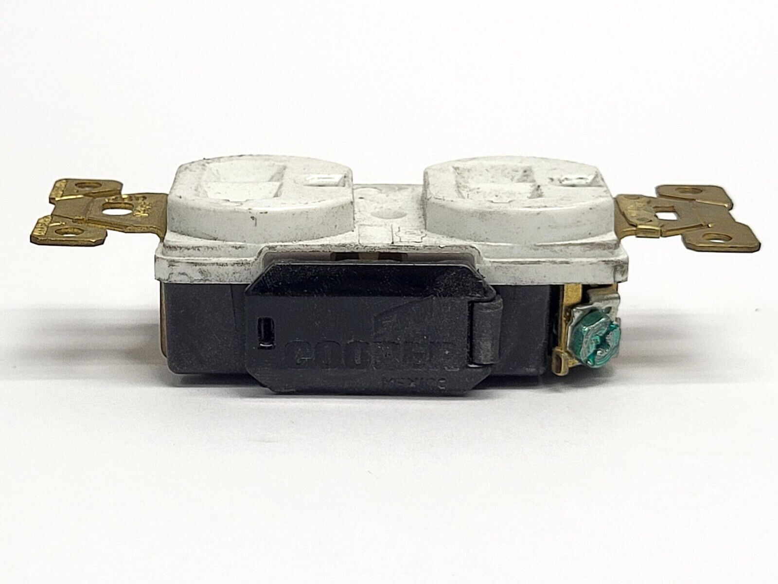 Eaton Duplex Outlet Receptacles 20A 125V LOT OF 7 - Maverick Industrial Sales