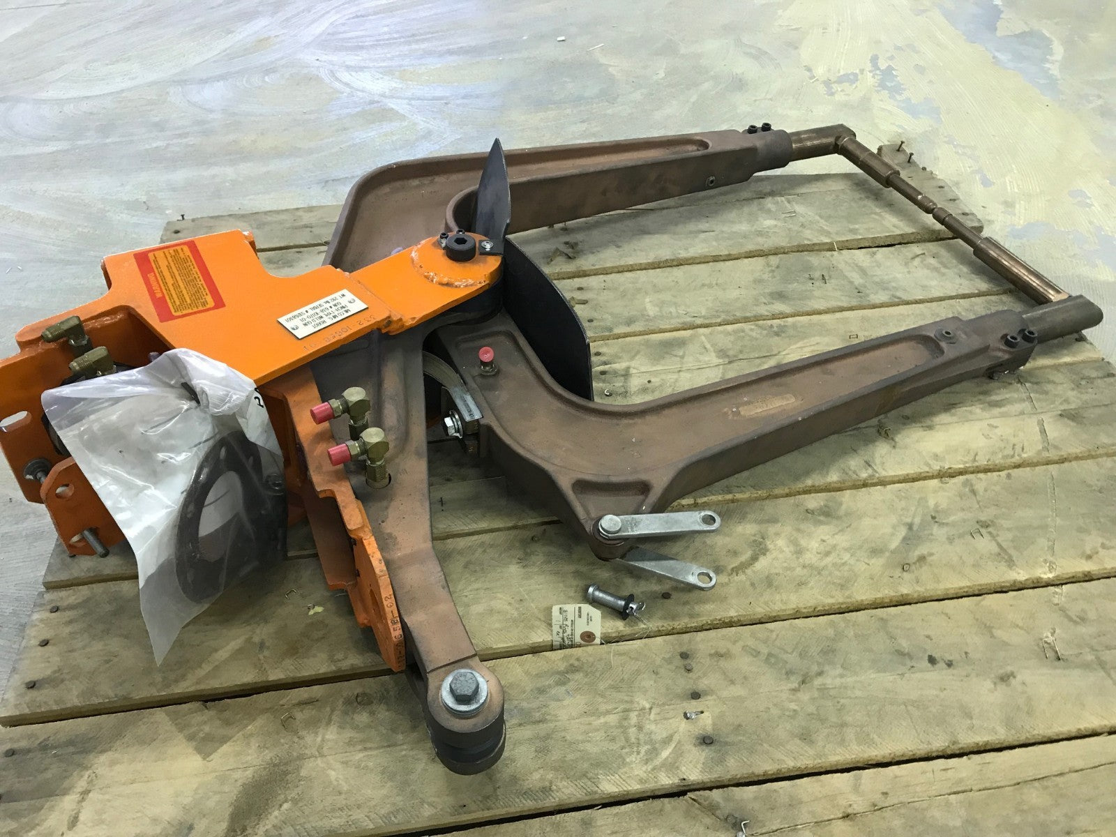 Milco MFG. 638-10170-01 Robot Pinch-Type Spot Weld Gun Robotic Welding - Maverick Industrial Sales
