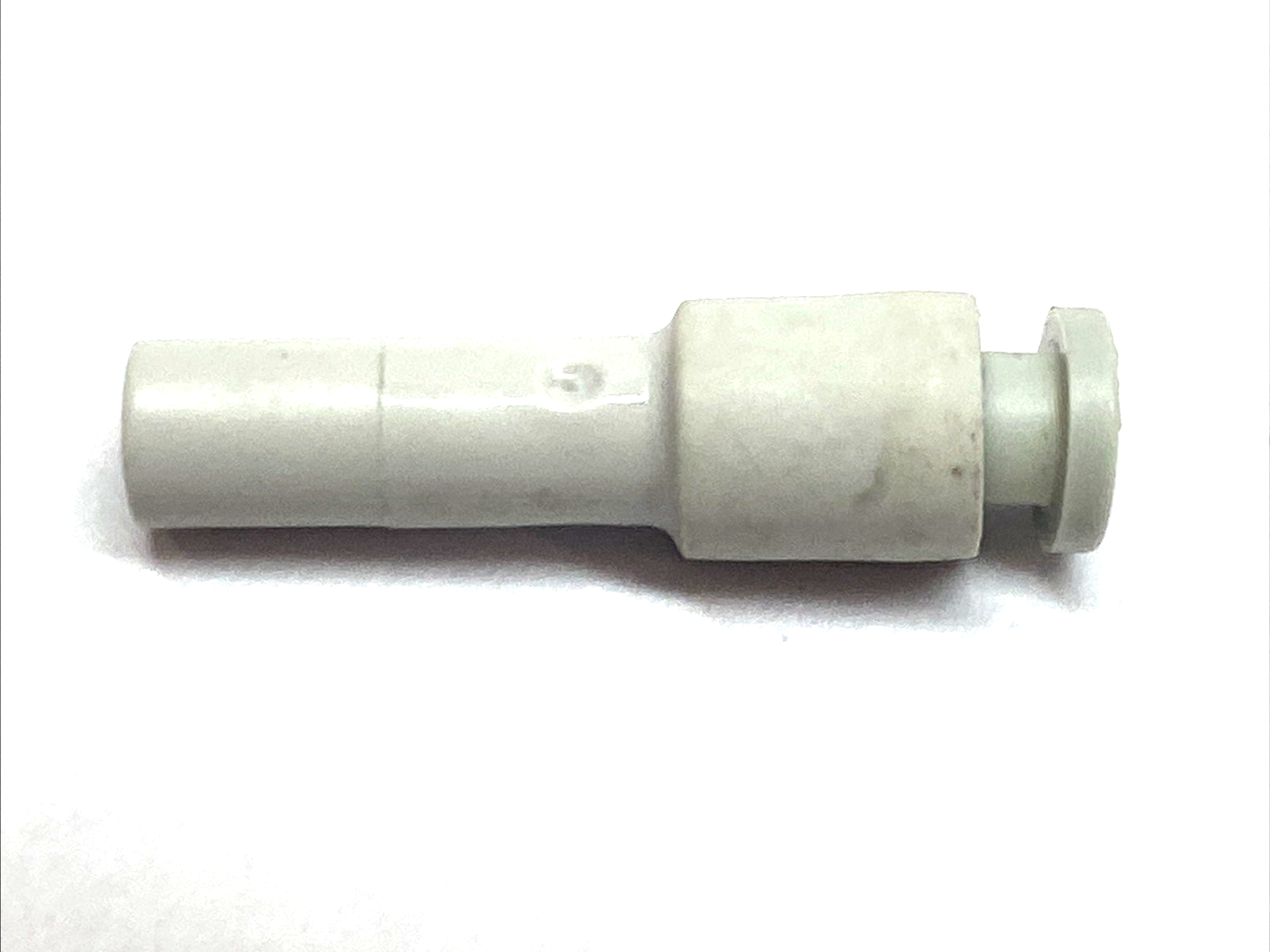 KQ2R04-06A | SMC Plug-In Reducer 4mm Tube 6mm One-Touch Fitting LOT OF 2 - Used - Maverick Industrial Sales